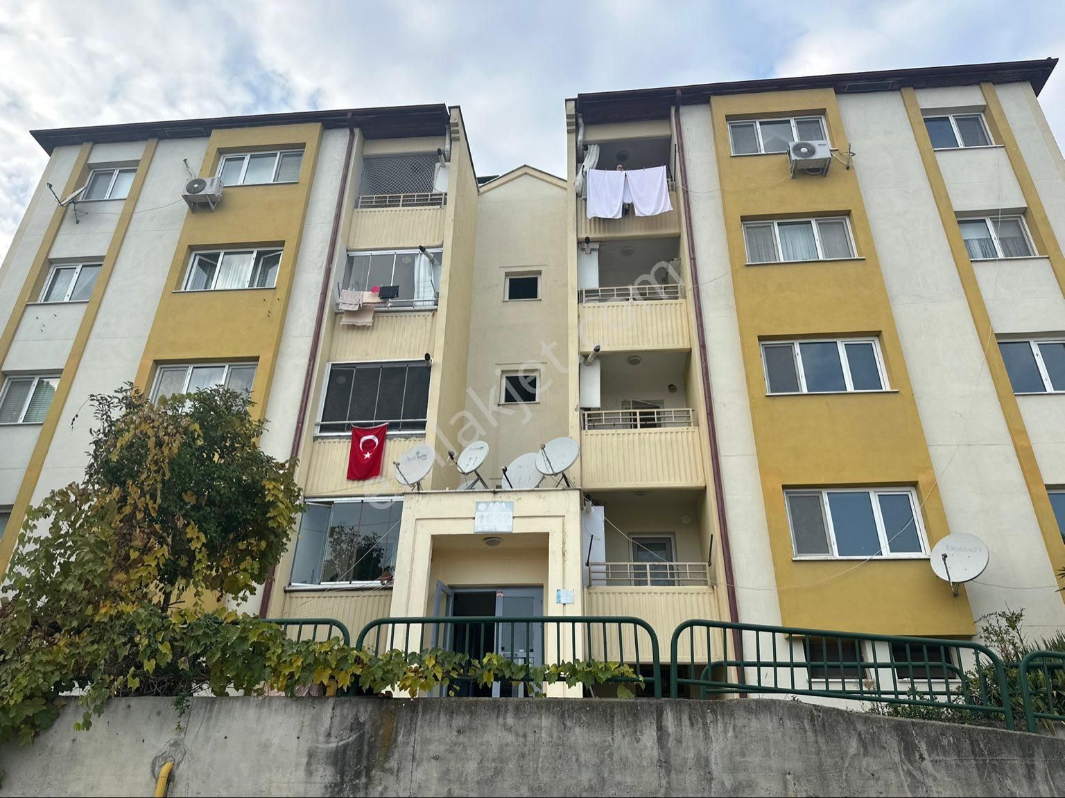 Adapazarı 15 Temmuz Camili Satılık Daire SAKARYA ZÜMRÜT EMLAKTAN VALİLİĞE YÜRÜME MESAFESİNDE TEMİZ YAPILI SATILIK 3+1 DAİRE