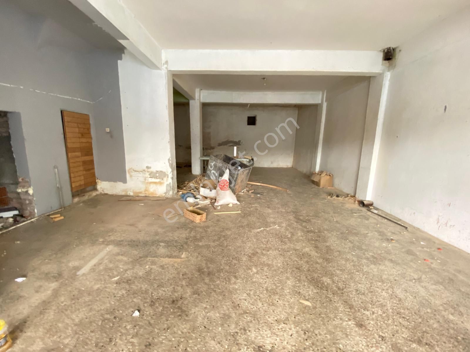 Küçükçekmece Sultan Murat Kiralık Dükkan & Mağaza Loft'tan Sultanmurat Mh. Merkezi Konumda Düz Giriş 60 M2 Dükkan