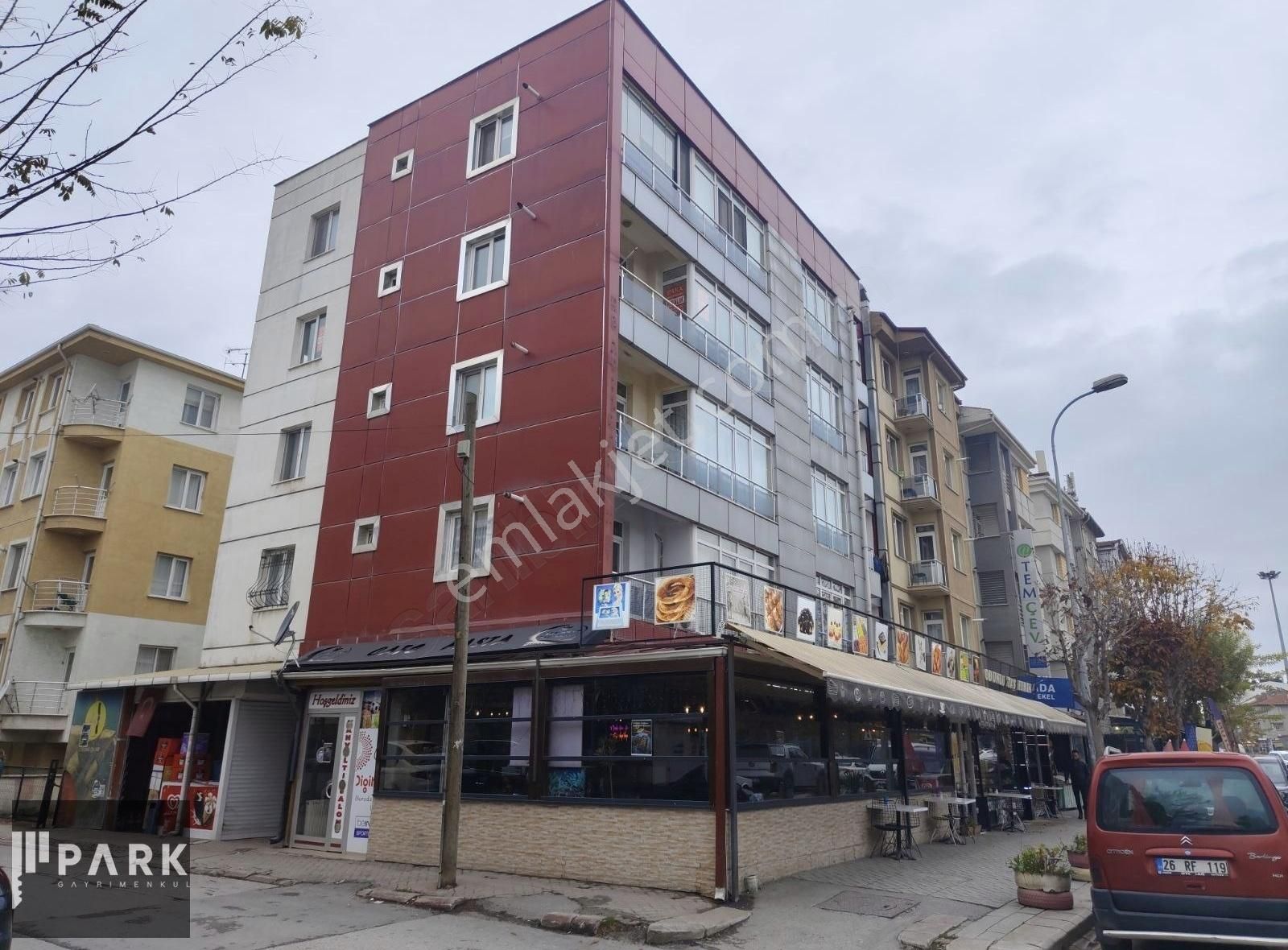 Tepebaşı Bahçelievler Kiralık Daire PARK'TAN ORHAN OĞUZ CADDESİ ÜZERİ ARA KAT ASANSÖRLÜ 2+1 DAİRE