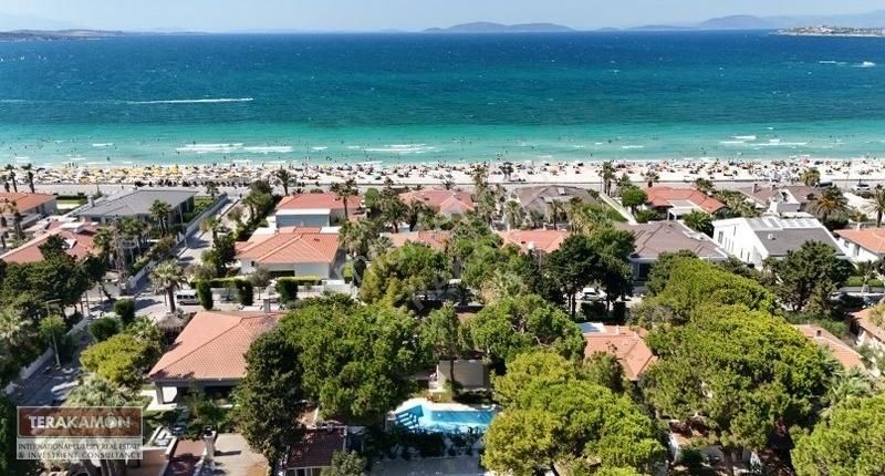 Çeşme Celal Bayar Satılık Müstakil Ev İzmir Çeşme Ilıca Şantiye Denize 2.sıra Müstakil Havuzlu Villa