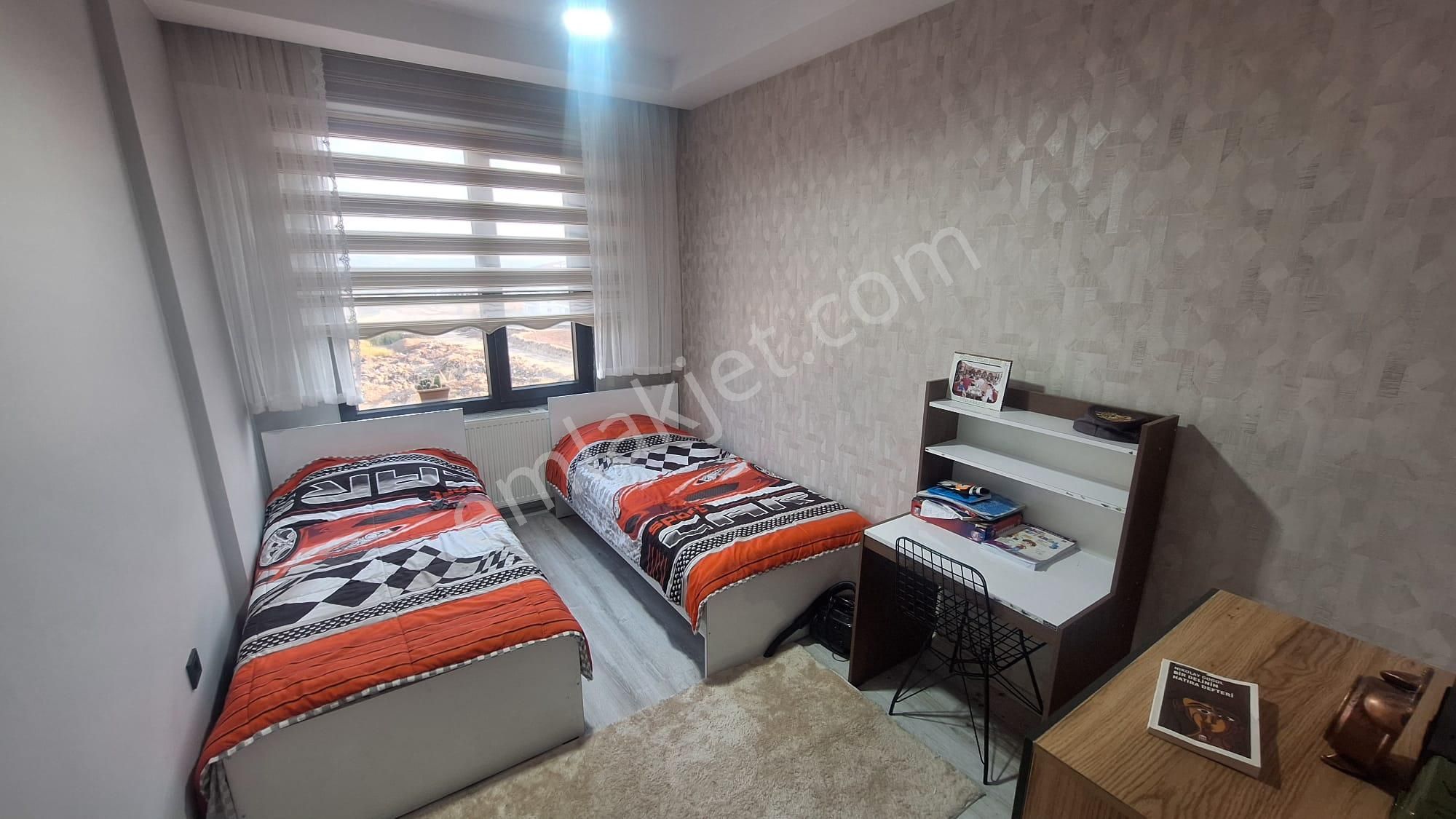 Yenişehir Dönümlü Satılık Daire  450 EVLER YATIRIMLIK SIFIR AYARINDA 3.5+1 ARA KAT 