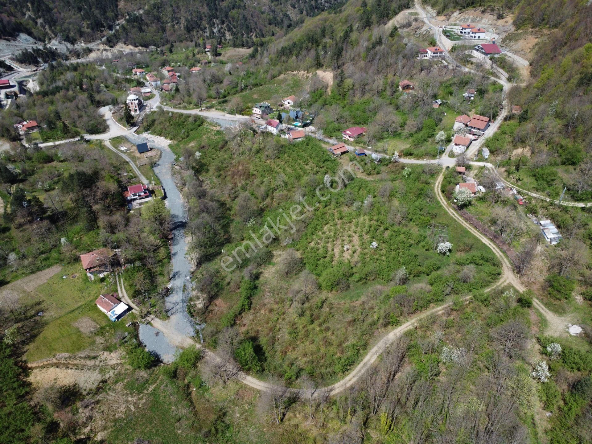 Sapanca İkramiye Satılık Konut İmarlı  SAPANCA-İKRAMİYE KÖY İÇİNDE-2956m2-KONUT İMARLI-SATILIK ARSA