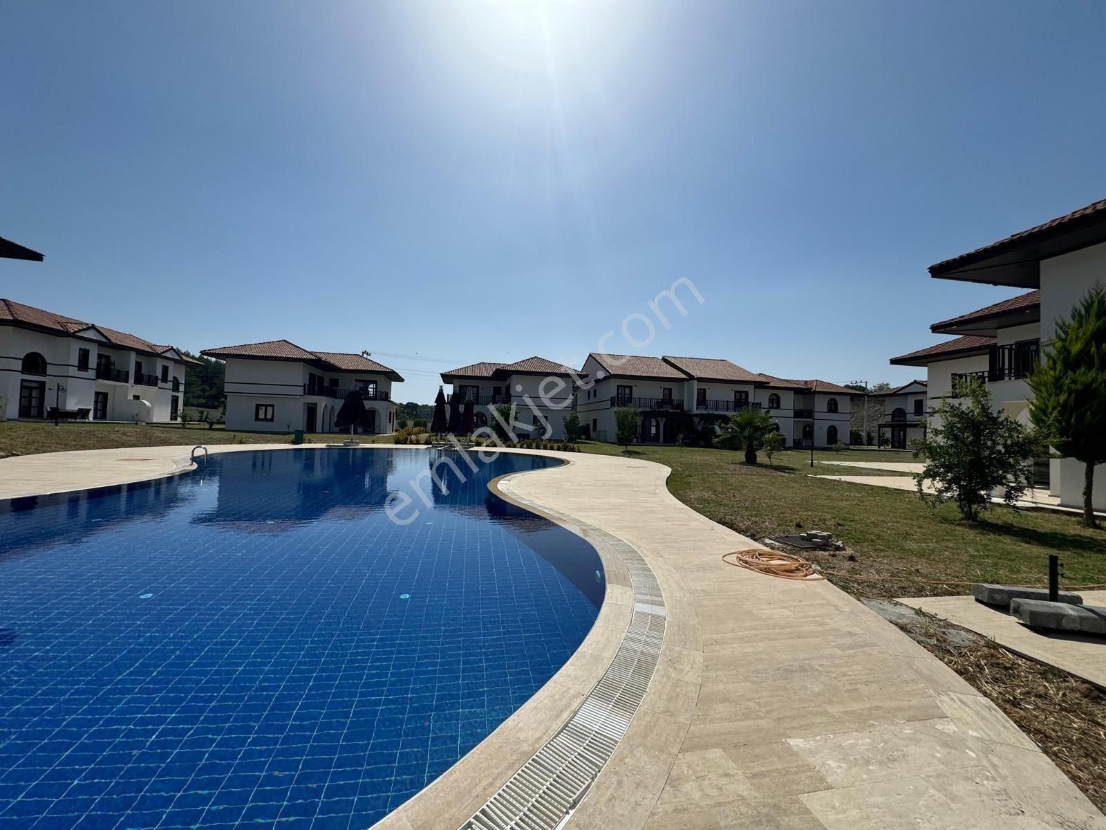 Manavgat Taşağıl Satılık Daire Manavgat taşağıl'da maliyetine satılık site içinde 3+1 havuzlu daire