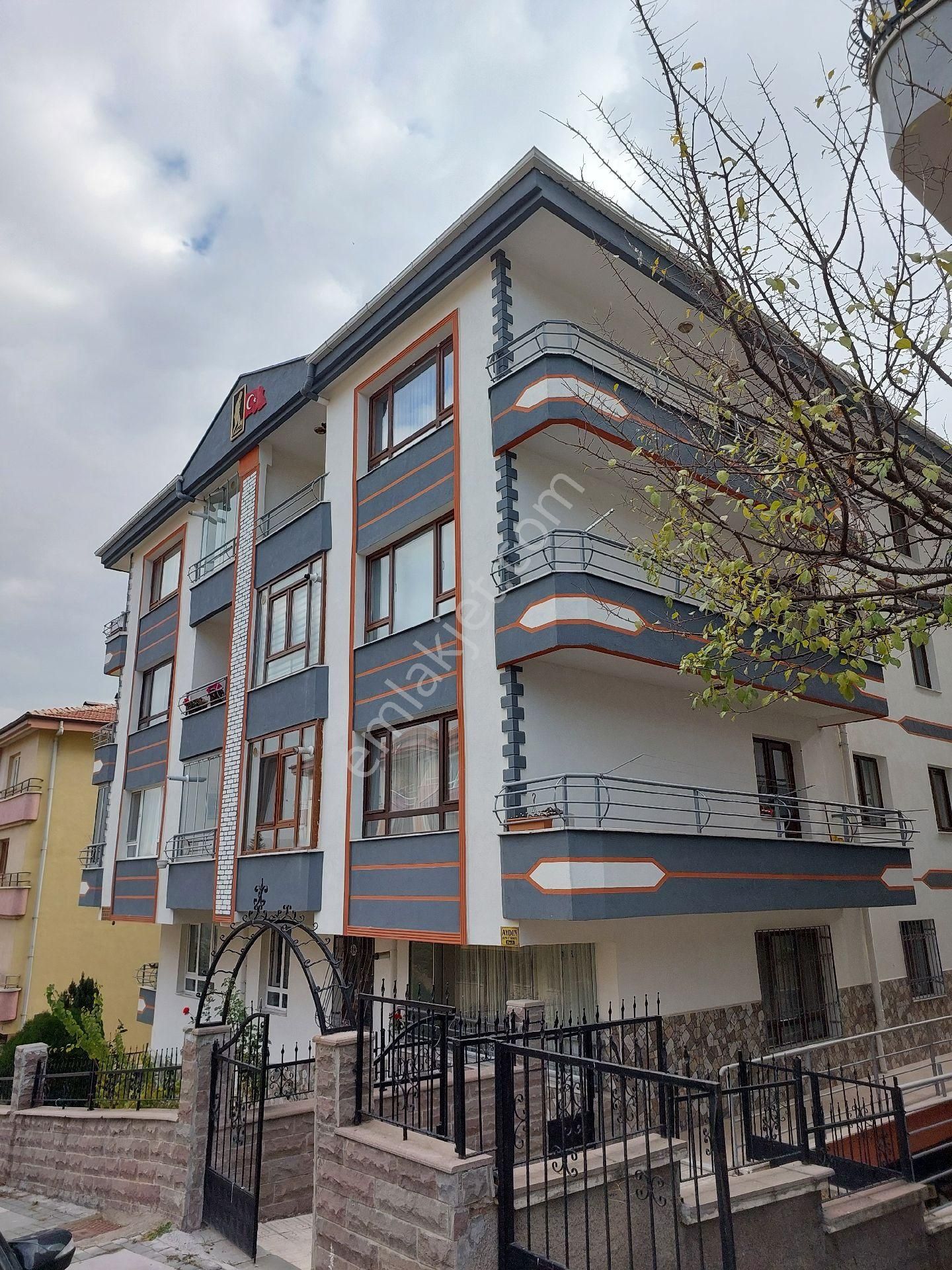 Ankara Mamak Satılık Daire SAHİBİNDEN DOGUKENT CADDESİ ÜZERİ 3+1