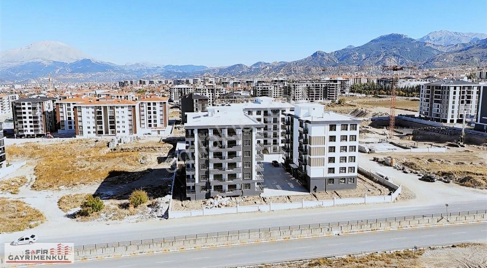 Isparta Merkez Muzaffer Türkeş Satılık Daire MUZAFFER TÜRKEŞTE SÖYLEYİCİLER VENÜS SİTESİNDE 3+1 SIFIR DAİRE