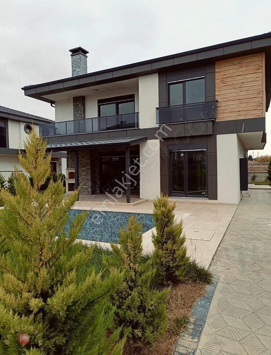 Silivri Selimpaşa Satılık Villa SİLİVRİ DE 5+1 3 KATLI SATILIK VİLLA