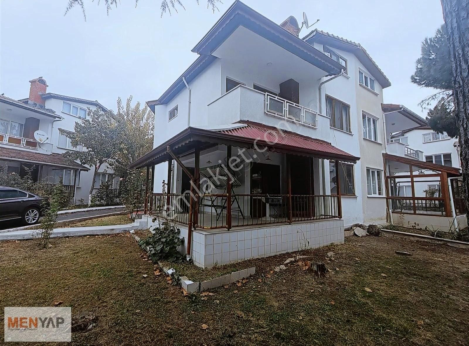 Marmaraereğlisi Yeniçiftlik Satılık Villa TEKİRDAĞ MARMARA EREĞLİSİN'DE SİTE İÇİNDE SATILIK 4+1 VİLLA