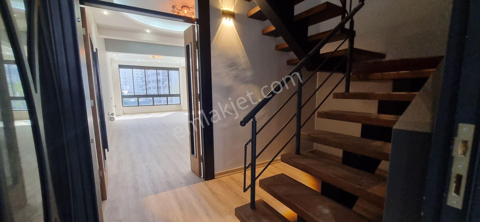 Royal Emlak Arpaçbahşiş Mah Denize Yakın Satılık Tripleks Villa - Görsel 24