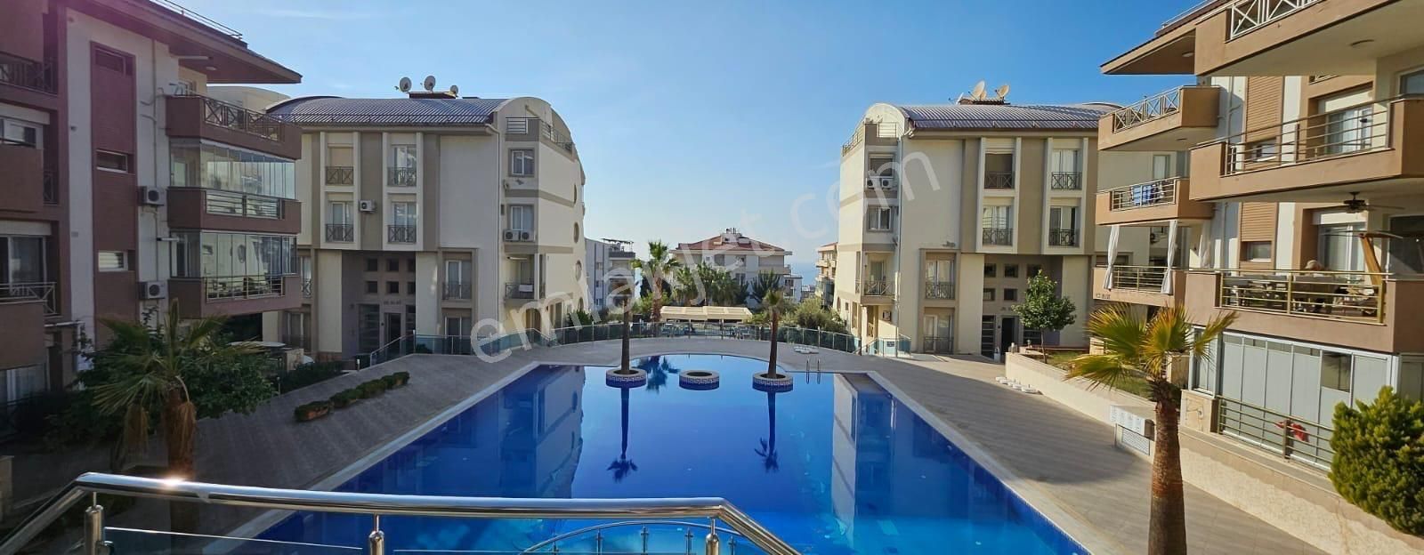 Kuşadası Ege Satılık Daire EGE MAHALLESİ'NDE FULL EŞYALI HAVUZLU SİTEDE 2 + 1 SATILIK DAİRE