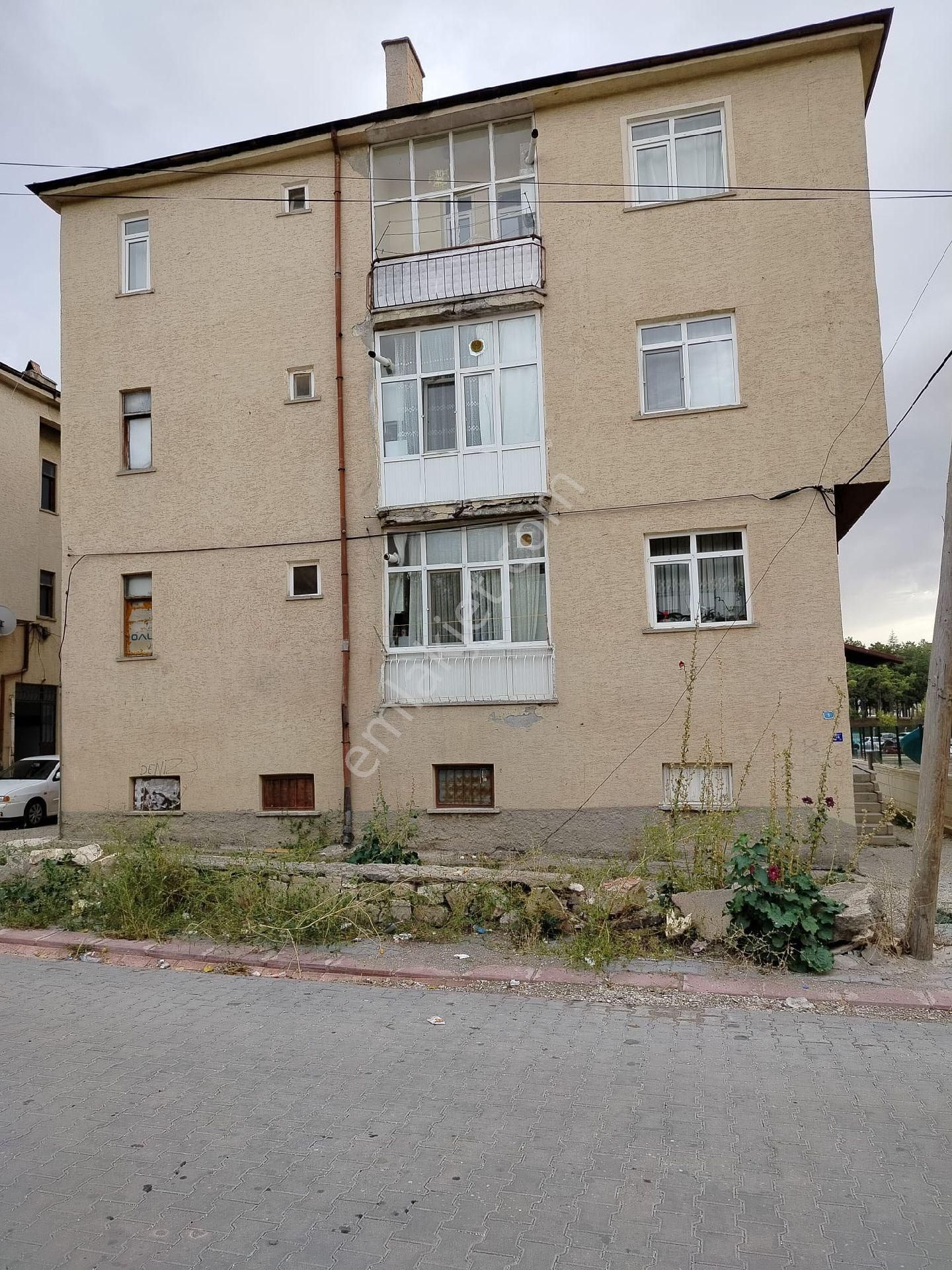 Kırşehir Merkez Kervansaray Satılık Daire Kervansaray mahallesi nde hastane acil arkası 2+1 satılık daire yüksek giriş 