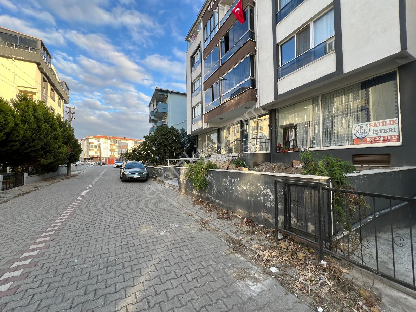 Çanakkale Lapseki Kiralık Müstakil İşyeri Çanakkale Lapseki Merkezde Geniş Vitrinli 70 M2 Kiralık İşyeri