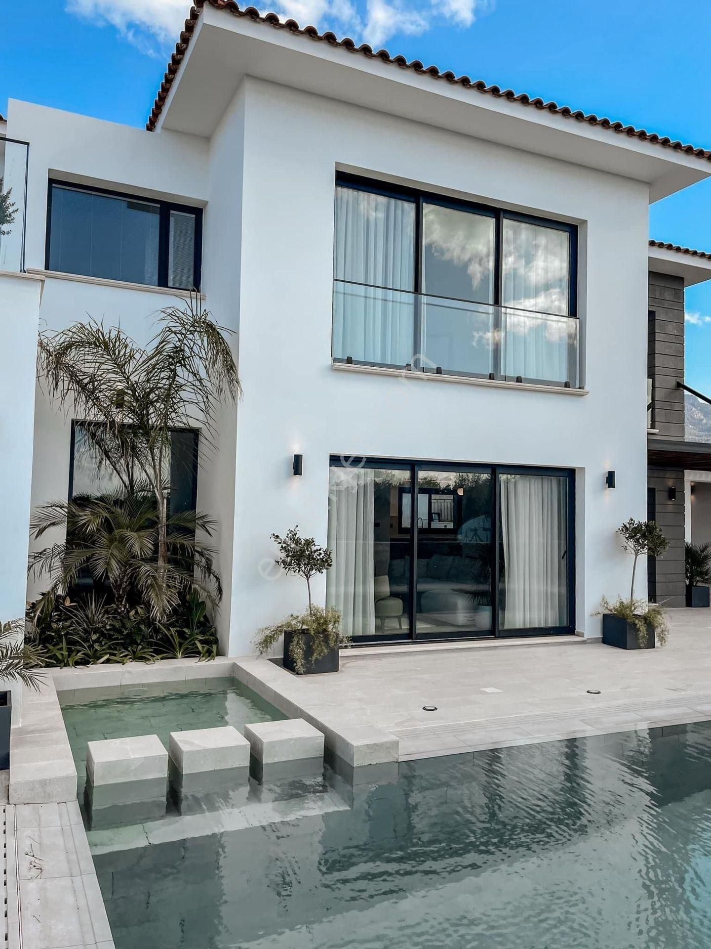 Kıbrıs, Girne Kensıngton K-vıllas'da Satılık 2+1 Villa
