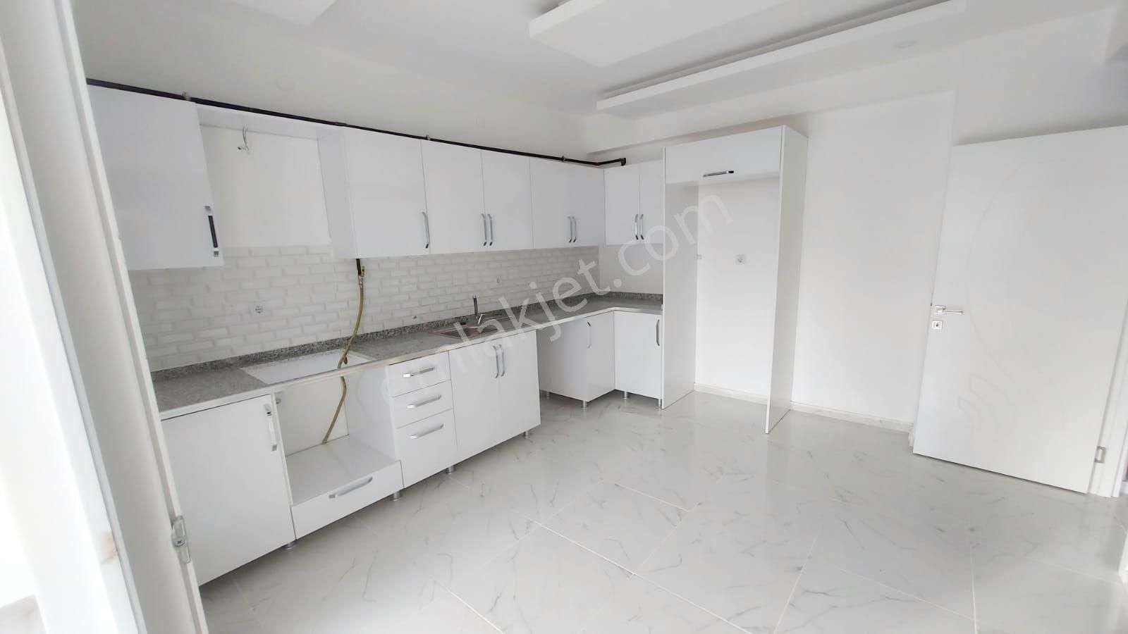 Bağlar Bağcılar Satılık Daire  ZARA GAYRIMENKULDEN   HESKİF  CADDESİNDE  3+1  SATILIK DAİRE 