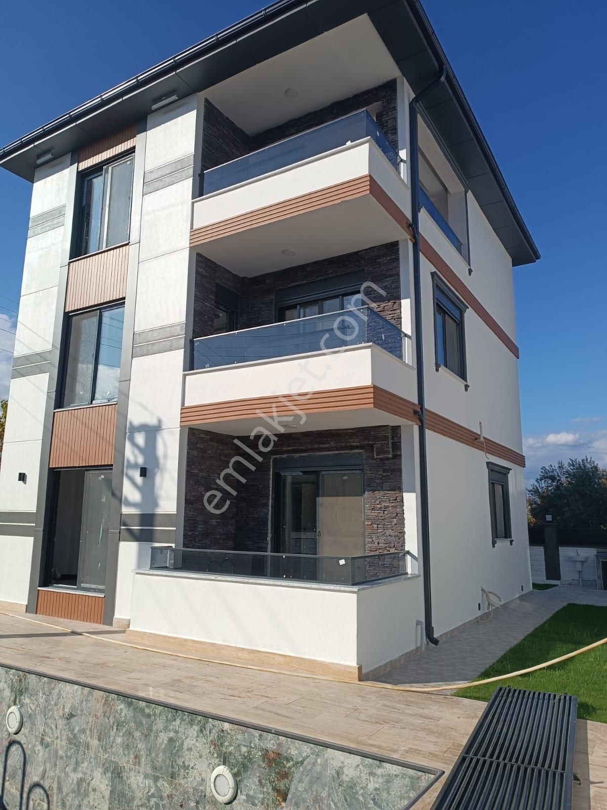 Muğla Dalaman Havuzlu Satılık Villa  ALTINTAS MAHALLESİN DE 5+1 TRİPLEKS SATILIK VİLLA