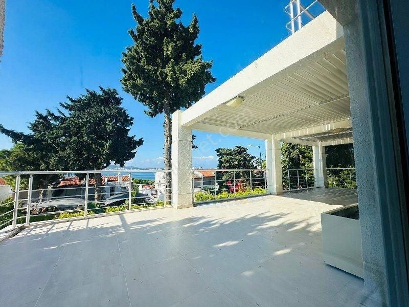 İzmir Çeşme Havuzlu Satılık Villa İzmir Çeşme Ardıç PaşaLimanı Deniz Manzaralı Müstakil Villa