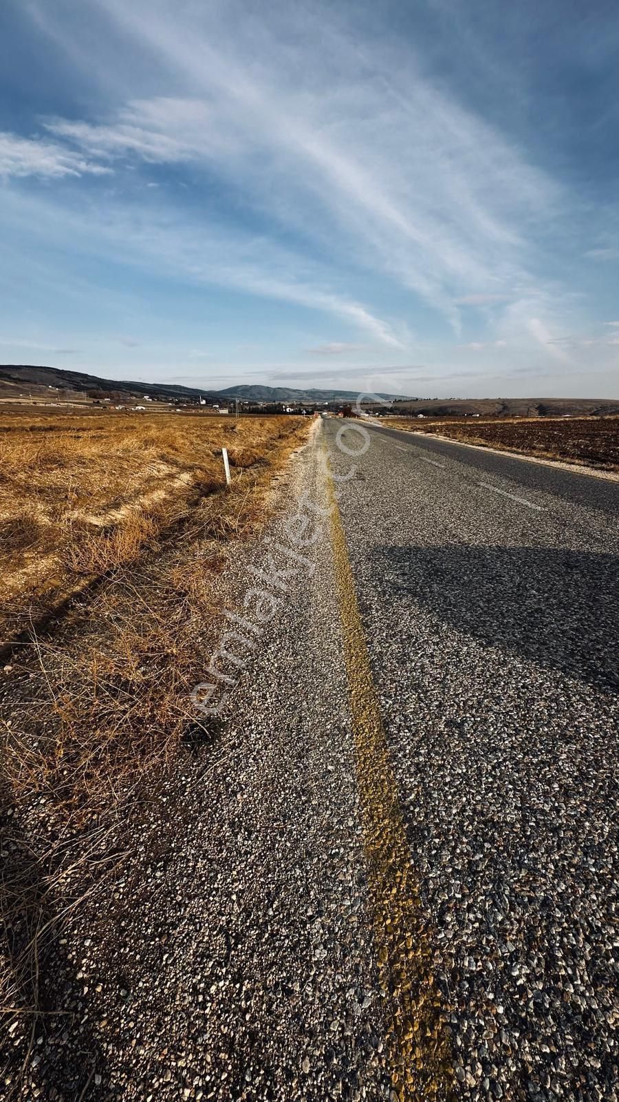 Tepebaşı Kavacık Satılık Tarla  BUKET EMLAKTAN KAVACIK MAH. YOL ÜZERİNDE SATILIK TARLA 10.568m2 