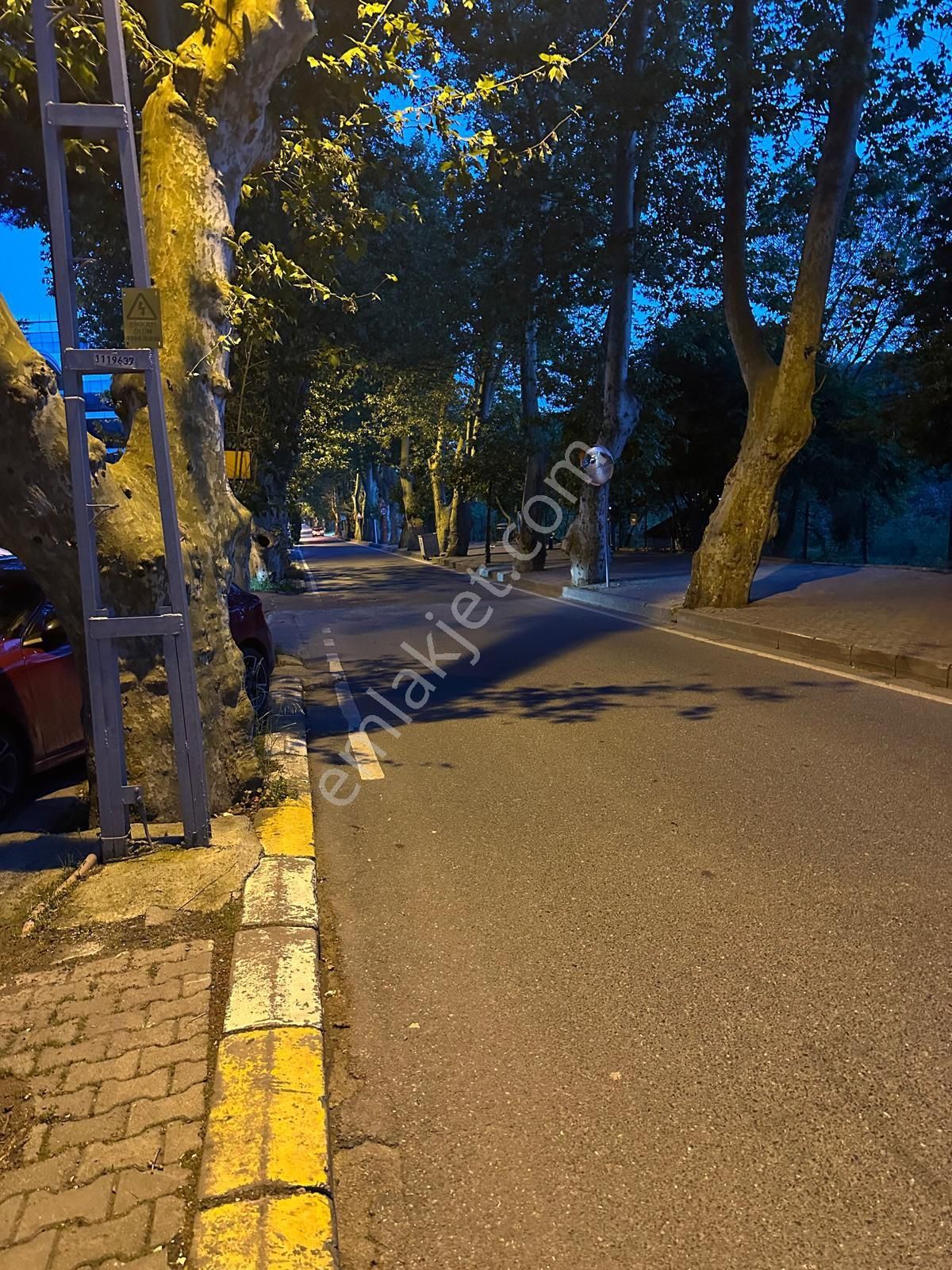 Sarıyer Bahçeköy Merkez Satılık Daire  BAHÇEKÖY MERKEZDE BELGRADA SINIR SATILIK GİRİŞ KAT