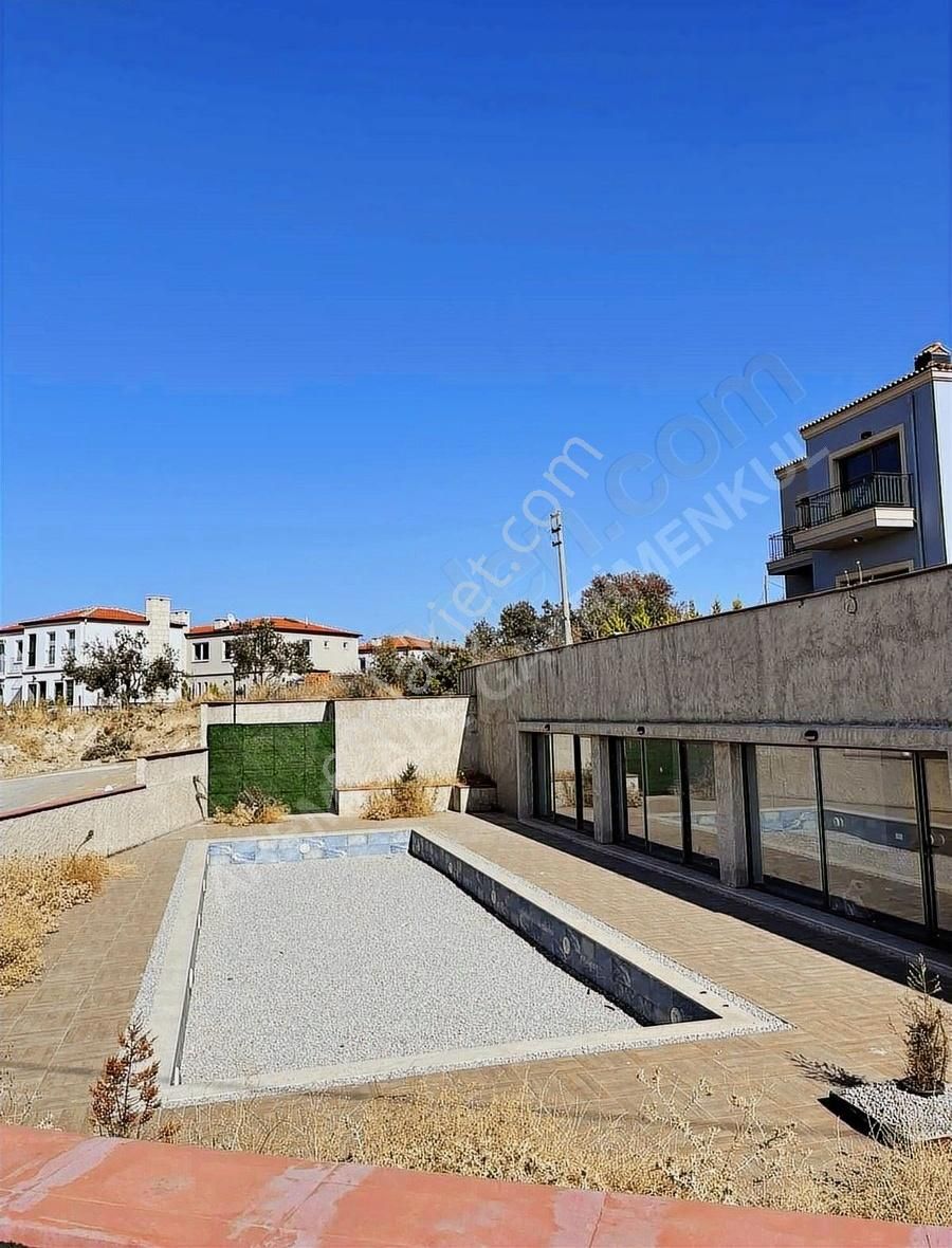 Çanakkale Çanakkale Merkez Site İçerisinde Satılık Villa KISA SÜRELİĞİNE FİYAT DÜŞTÜ! ÇINARLI EVLERDE BU FIRSAT KAÇMAZ!