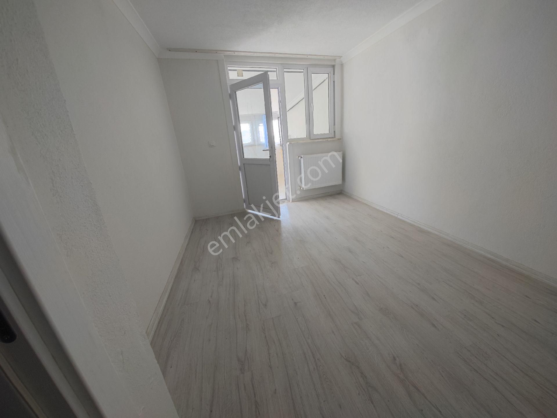 Pendik Kavakpınar Kiralık Daire Abdi İpekçi Caddesi Üzerinde 1+1 Kombili Temiz Daire Kiralık