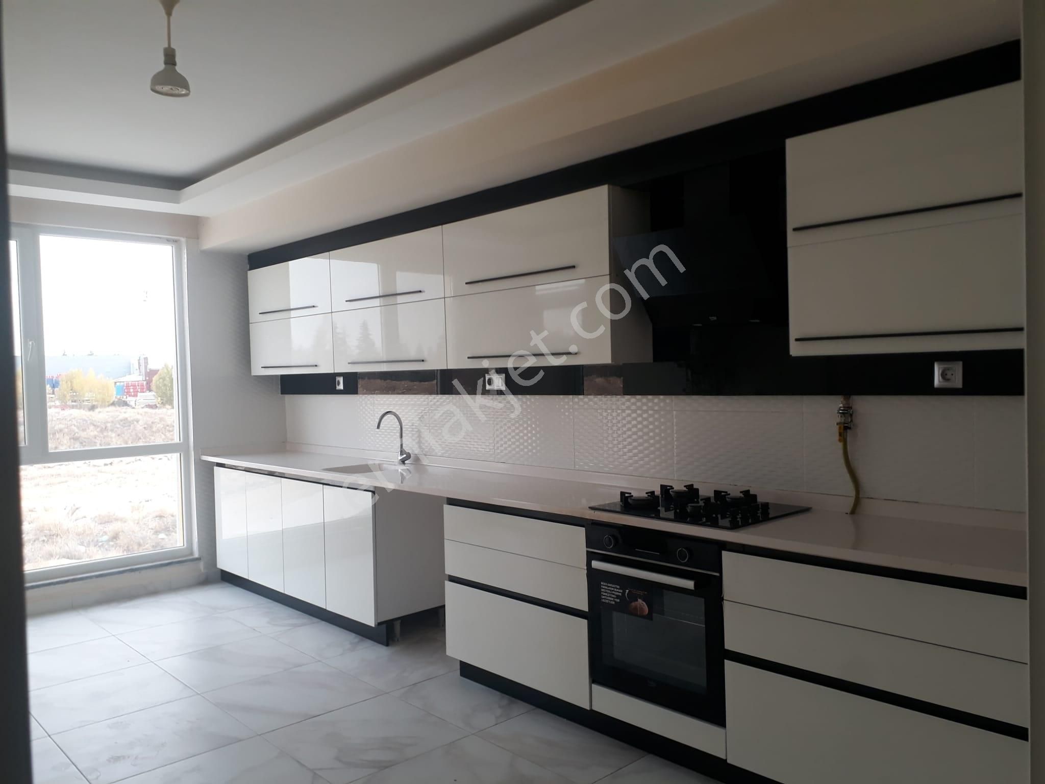 Afyonkarahisar Afyonkarahisar Merkez Kiralık Daire  SAHİBİNDEN KİRALIK GÜVENEVLER TÜRK-İŞ KONUTLARI 4+1 GÜNEY CEPHE 