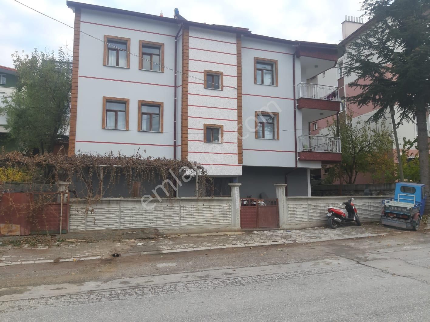 Beyşehir Hamidiye Satılık Müstakil Ev  BEYŞEHİR HAMİDİYE MAHALLESİN DE SATILIK 2 KATLI MÜSTAKİL EV