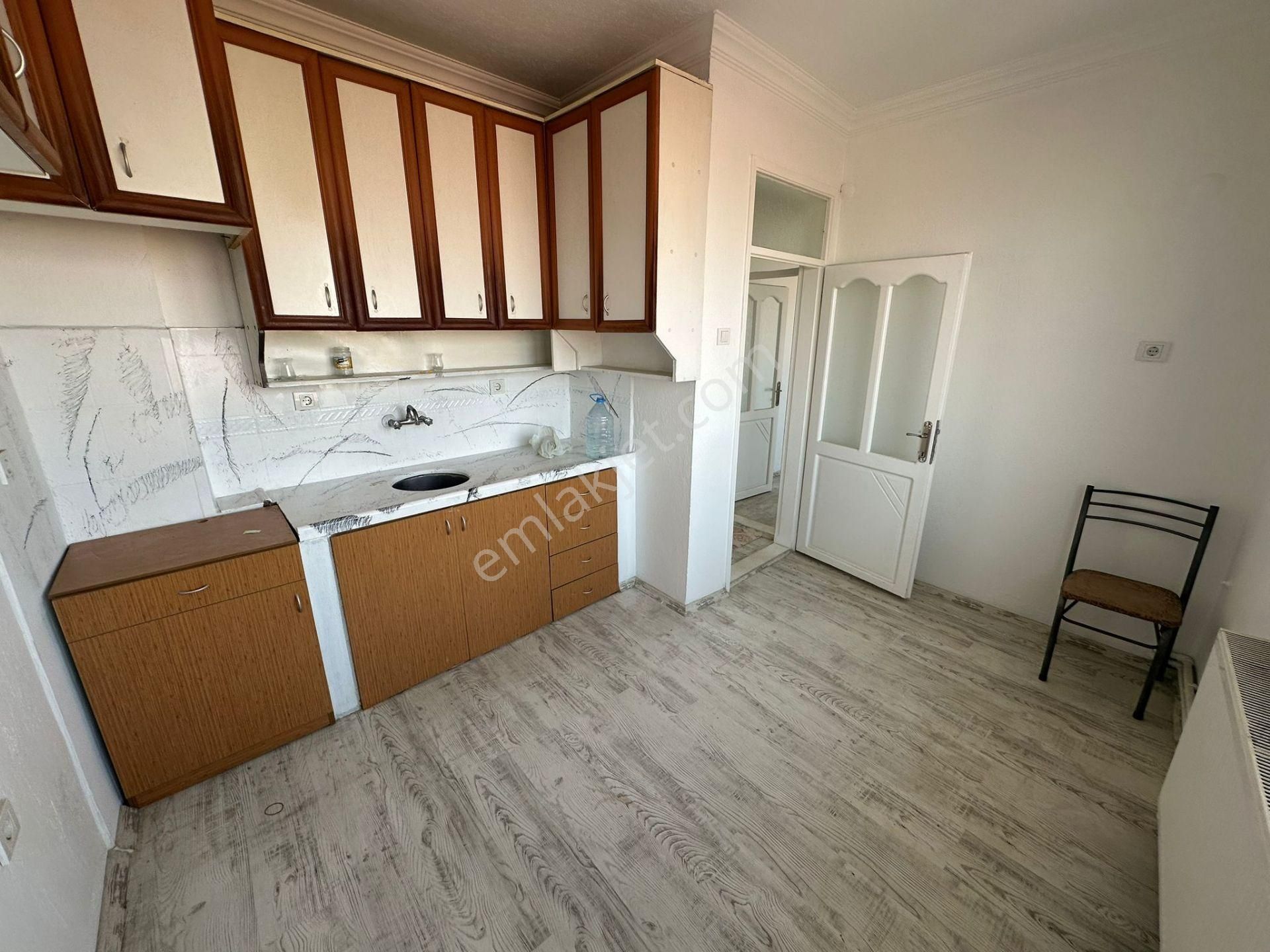 Alaşehir Sarısu Satılık Daire  🏠 LİDYA GAYRİMENKUL' DEN SARIKIZ MEYDANIN DA 120 M2 , 3+1 SATILIK FIRSAT DAİRE 🏠