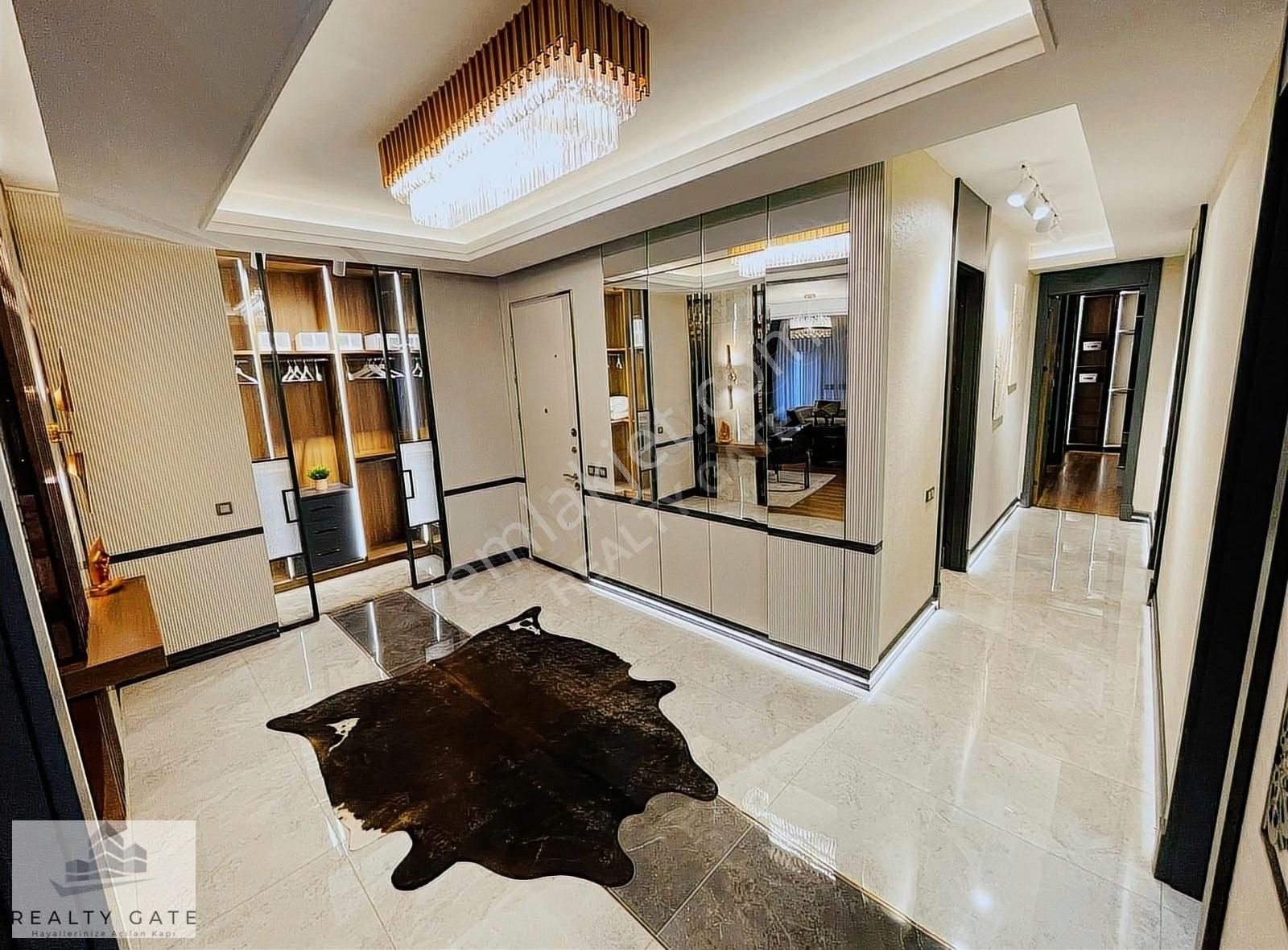 Realty Den Ovacık Bulvarda Muhteşem Lüks Yapısı İle 4+1 Daireler - Görsel 2