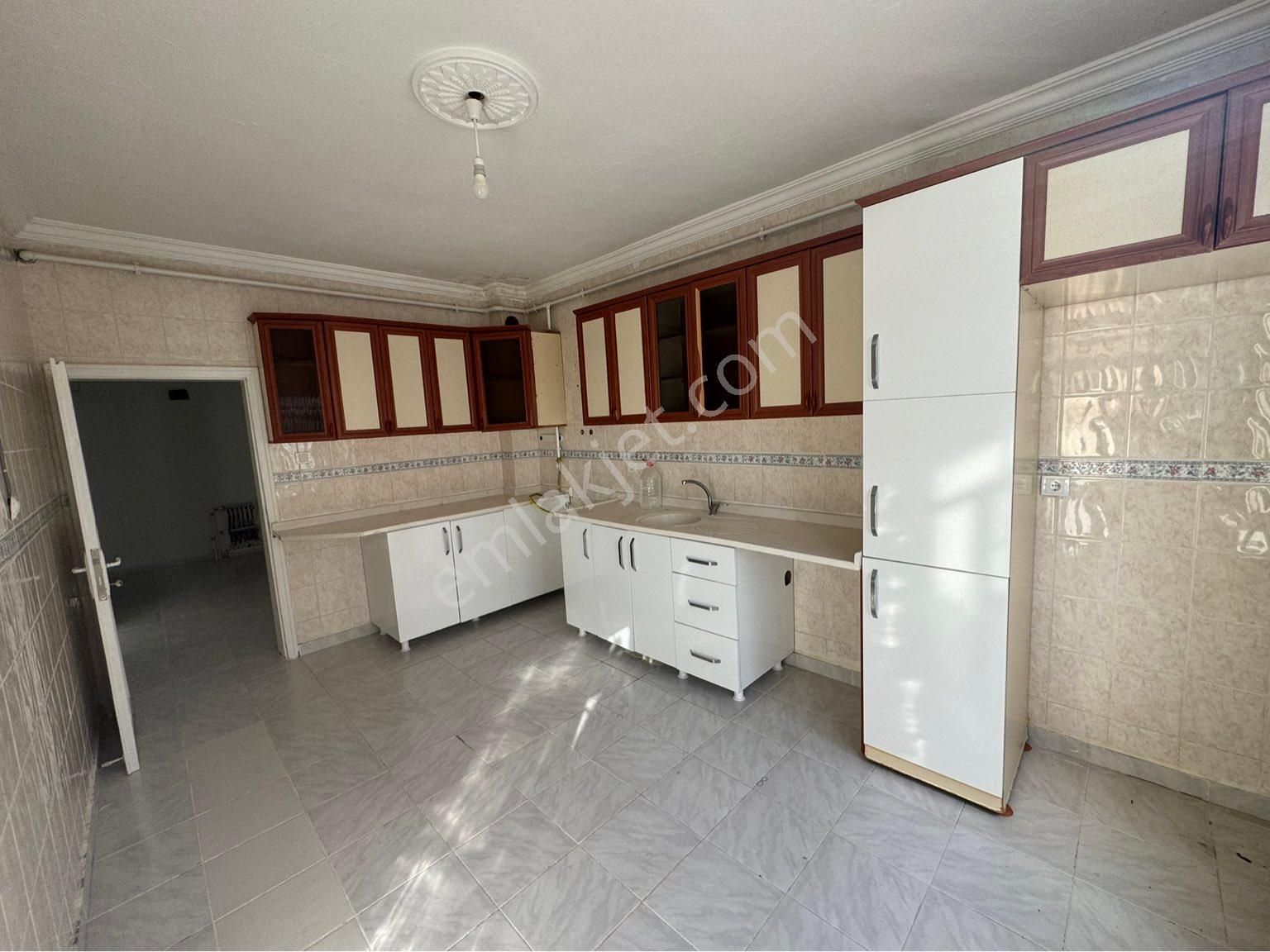 Artuklu 13 Mart Kiralık Daire Şiyar emlak Şehir merkezinde Ferah kent sitesinde Kiralık 3+1 daire