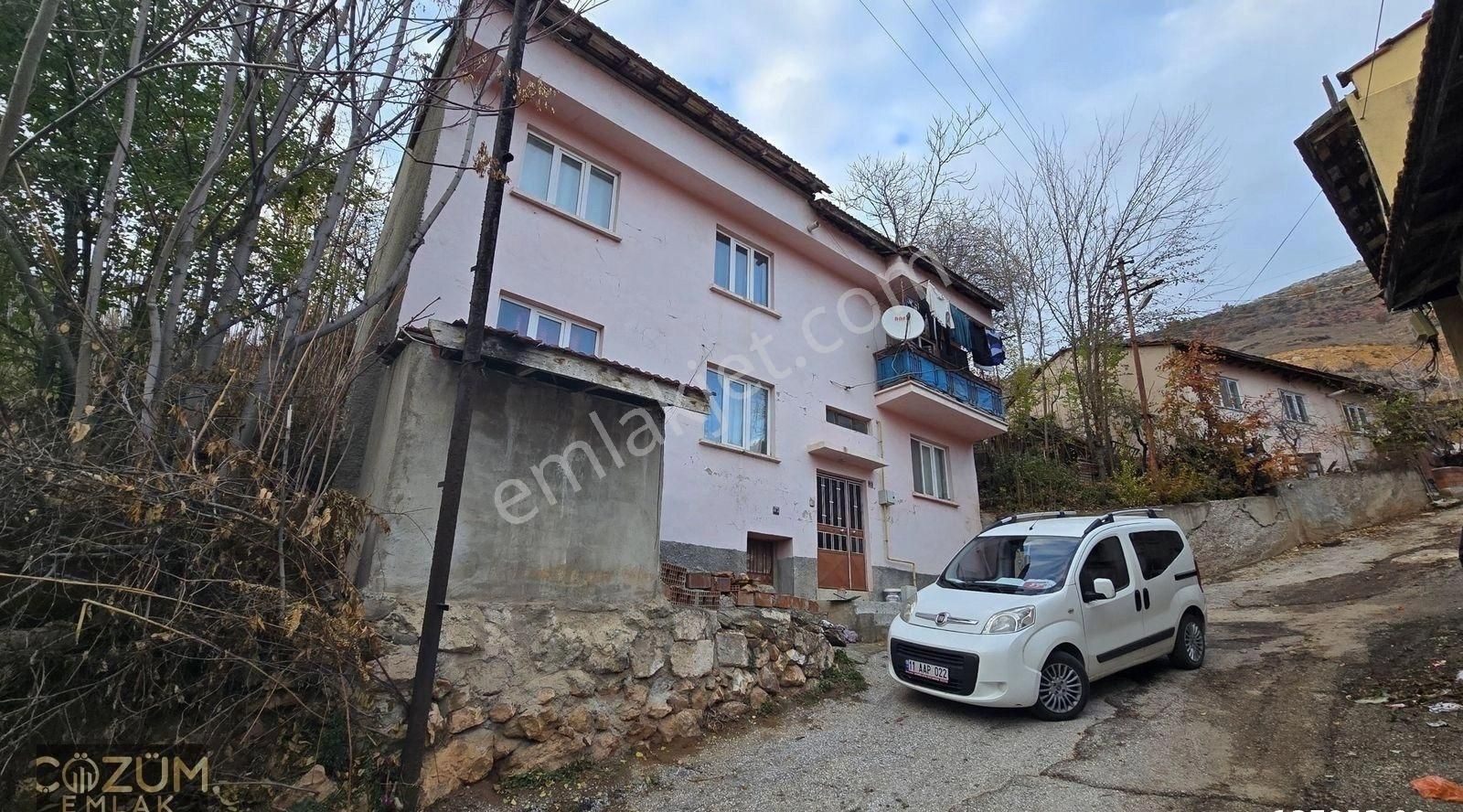 Bilecik Bozüyük Satılık Müstakil Ev ÇÖZÜM EMLAKTAN MÜSTAKİL 2 KATLI EV