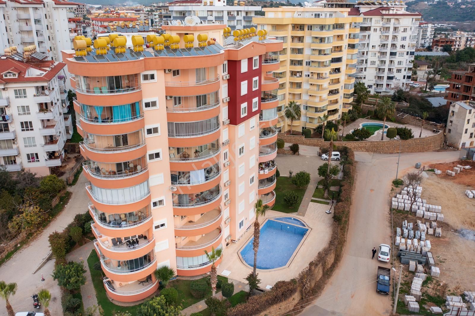 Alanya Tosmur Satılık Daire  ALANYA TOSMUR DA 2+1 DENİZE 500 m. MESAFEDE  EŞYALI DAİRE