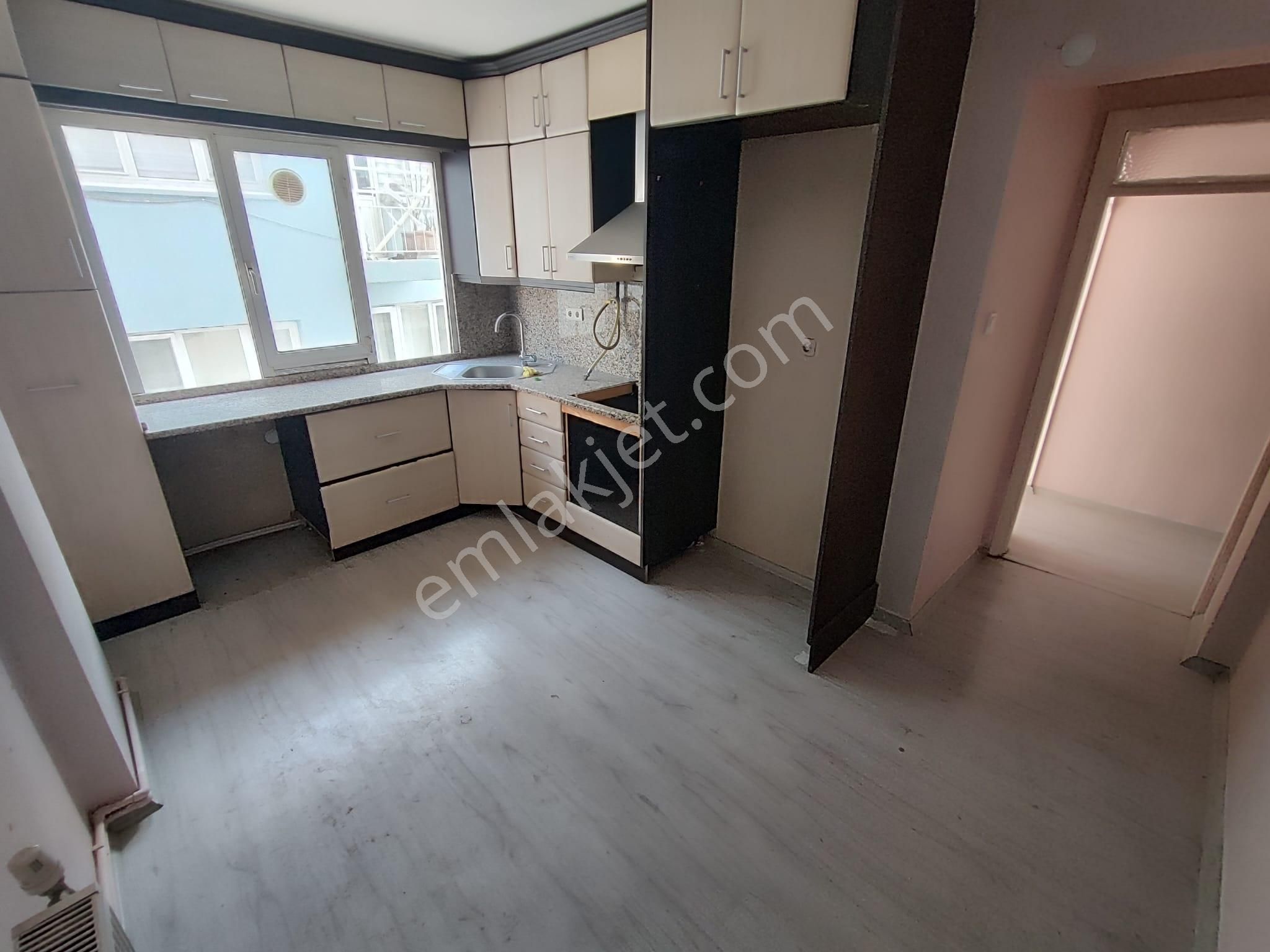 Karabağlar Reis Satılık Daire  ZAİM AĞA CADDESİ CİVARI 3+1 ASANSÖRLÜ-ARA KAT-TEMİZ DAİRE