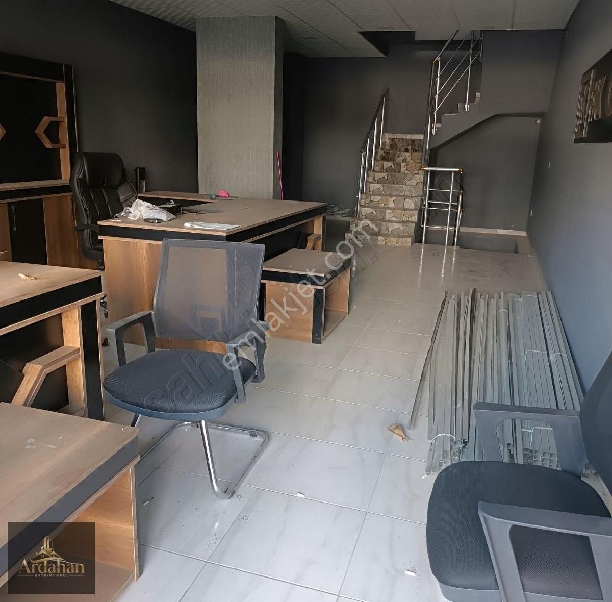 Gültepe Çatalan Caddesinde 3 Katlı Eksiksiz Kiralık Geniş Dükkan