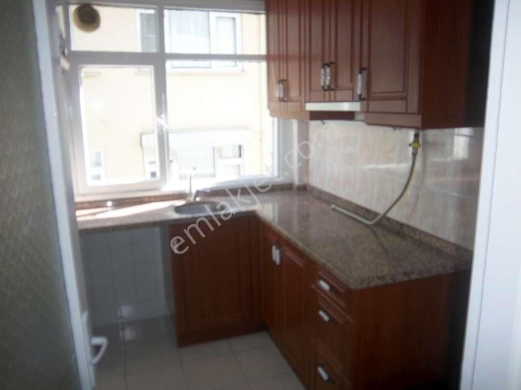 Maltepe Altıntepe Kiralık Daire  Altıntepe De Minibüs Caddesine 5 Dk Marmaraya 8 Dk 3+1