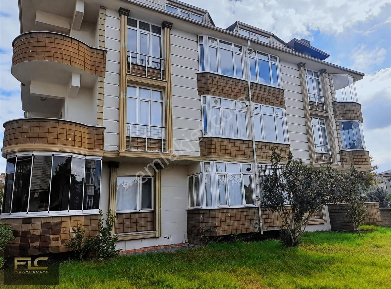 Karasu İncilli Satılık Daire KARASU ÇARŞIDA 2+1 MUTFAK AYRI ARA KAT FIRSAT SATILIK DAİRE