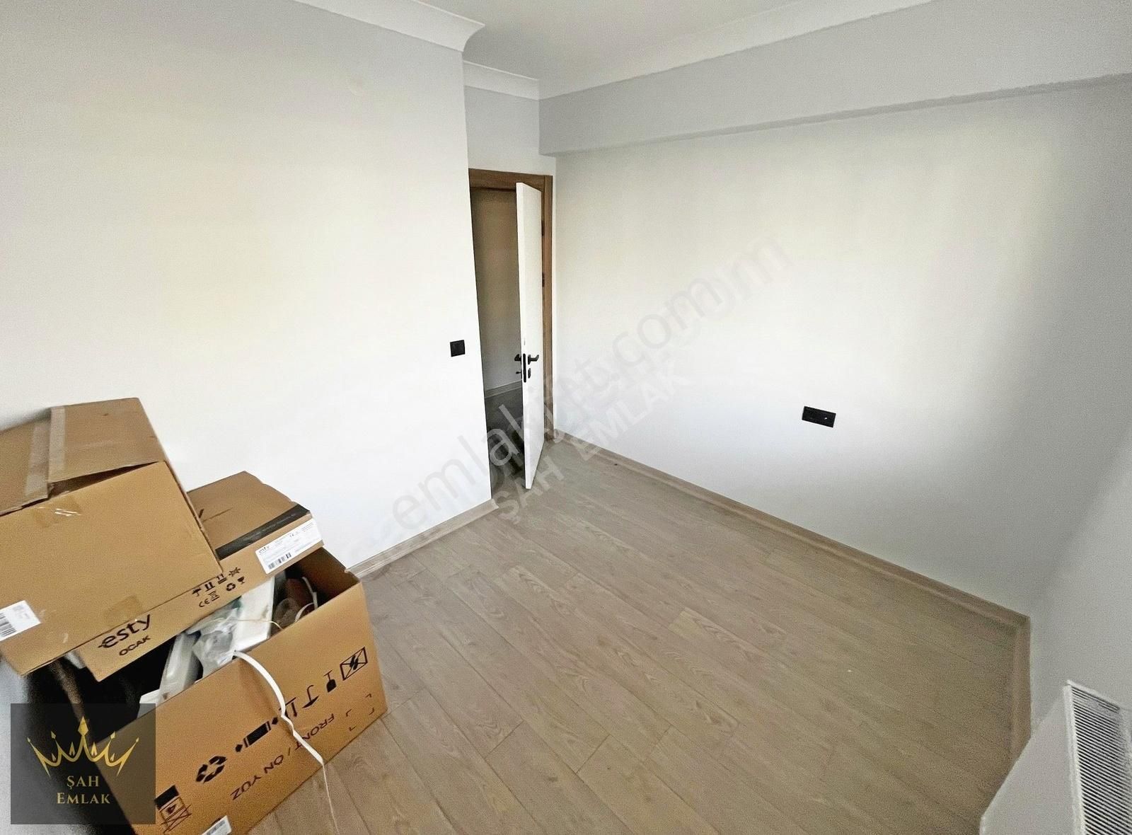 Sincan 29 Ekim Satılık Daire ŞAH'TAN 29 EKİM MAH. 3+1 E.BANYOLU GİYİNME ODALI SATILIK DAİRE