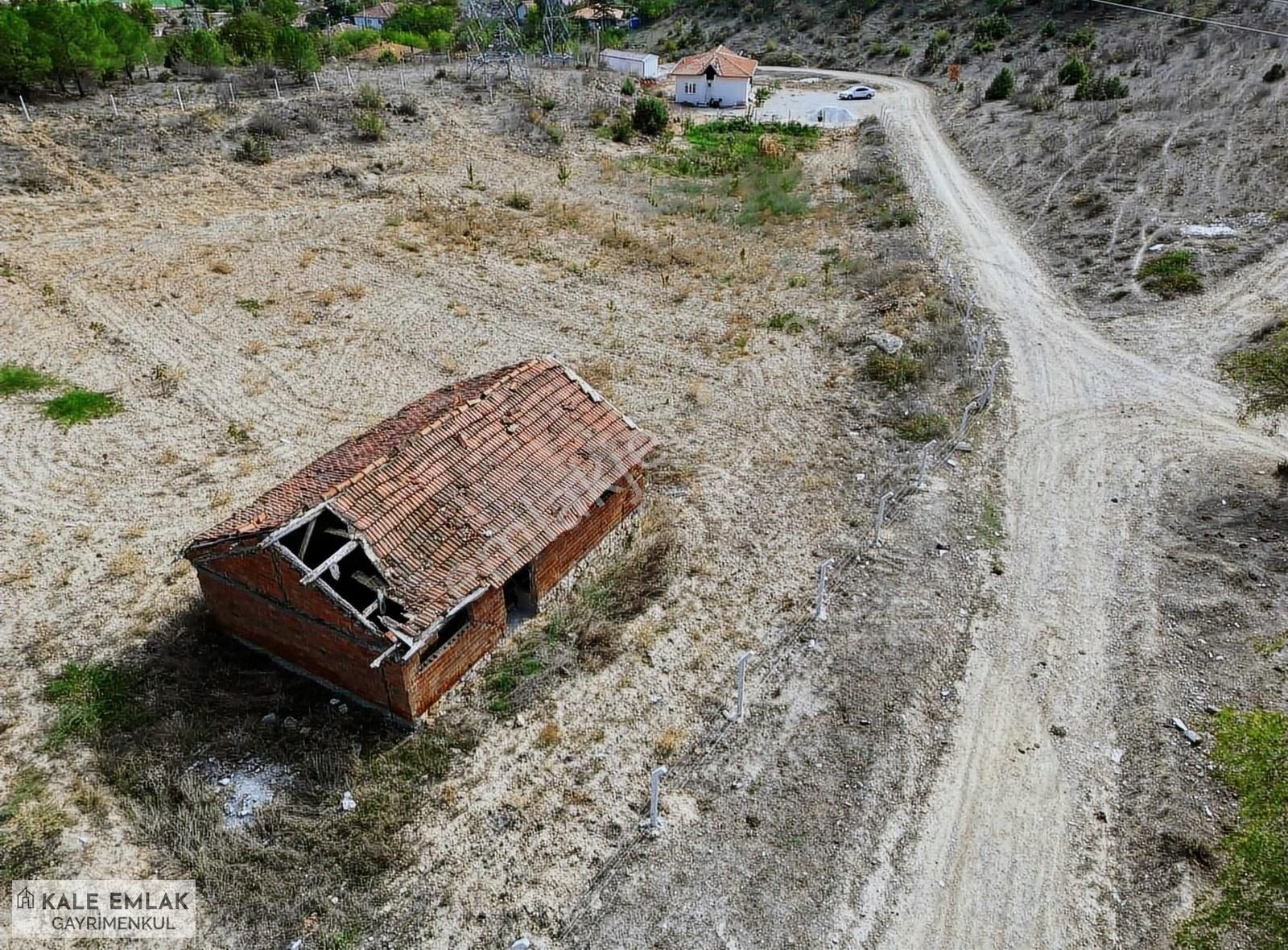 Amasya Merkez Kayabaşı Köyü Satılık Tarla KALE EMLAK'TAN KAYABAŞI KÖYÜN'DE SATILIK TARLA