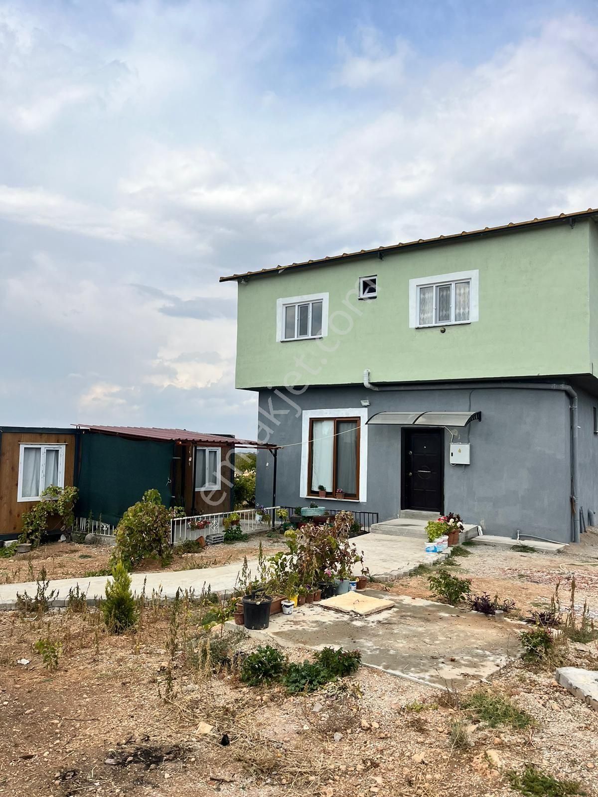 Denizli Çivril Satılık Köy Evi 4300 M2 içerisinde beton arma ev 