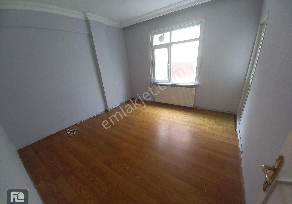 Üsküdar Bulgurlu Kiralık Daire F-L EMLAKTAN BULGURLU METRO YAKINI KARLIDEREDE 2+1 GENİŞ