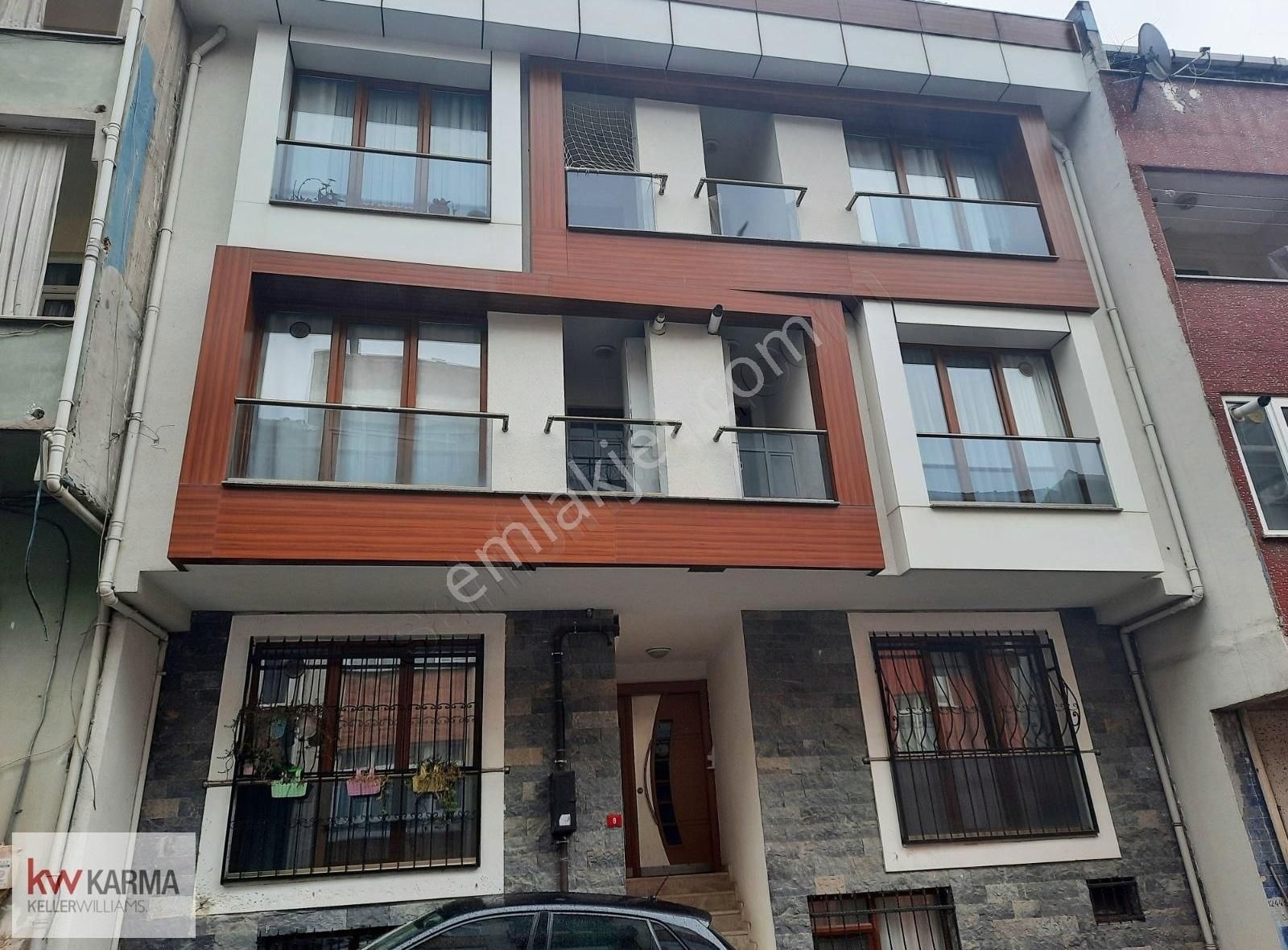 Üsküdar Ünalan Satılık Daire KW FATOŞ YAZ | ÜSKÜDAR ÜNALAN MH. EMAAR AVM ARKASI GENÇ BİNADA