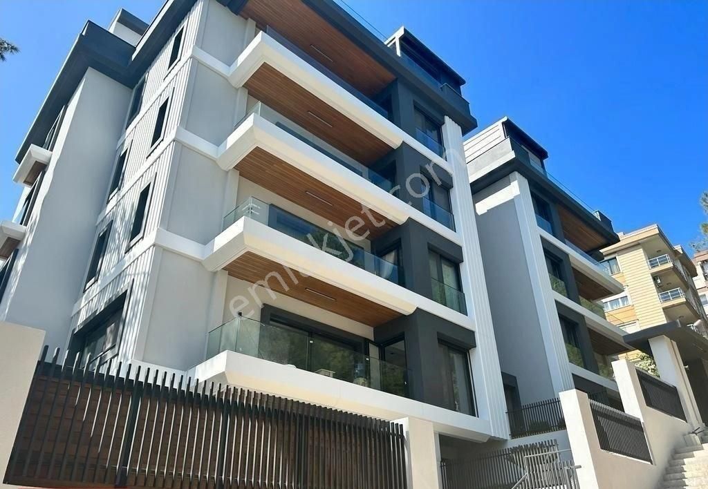 Bornova Evka 3 Satılık Daire BORNOVA EVKA-3'DE BUTİK SİTE İÇERİSİNDE SATILIK 3+1 LÜKS DAİRE