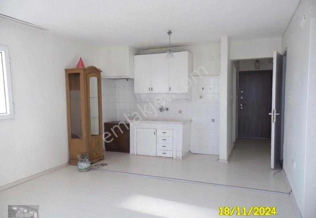 Bornova Evka 4 Kiralık Daire Erdemaydan Kiralık Ögrenciye Uygun 2+1 Açık Mutfak