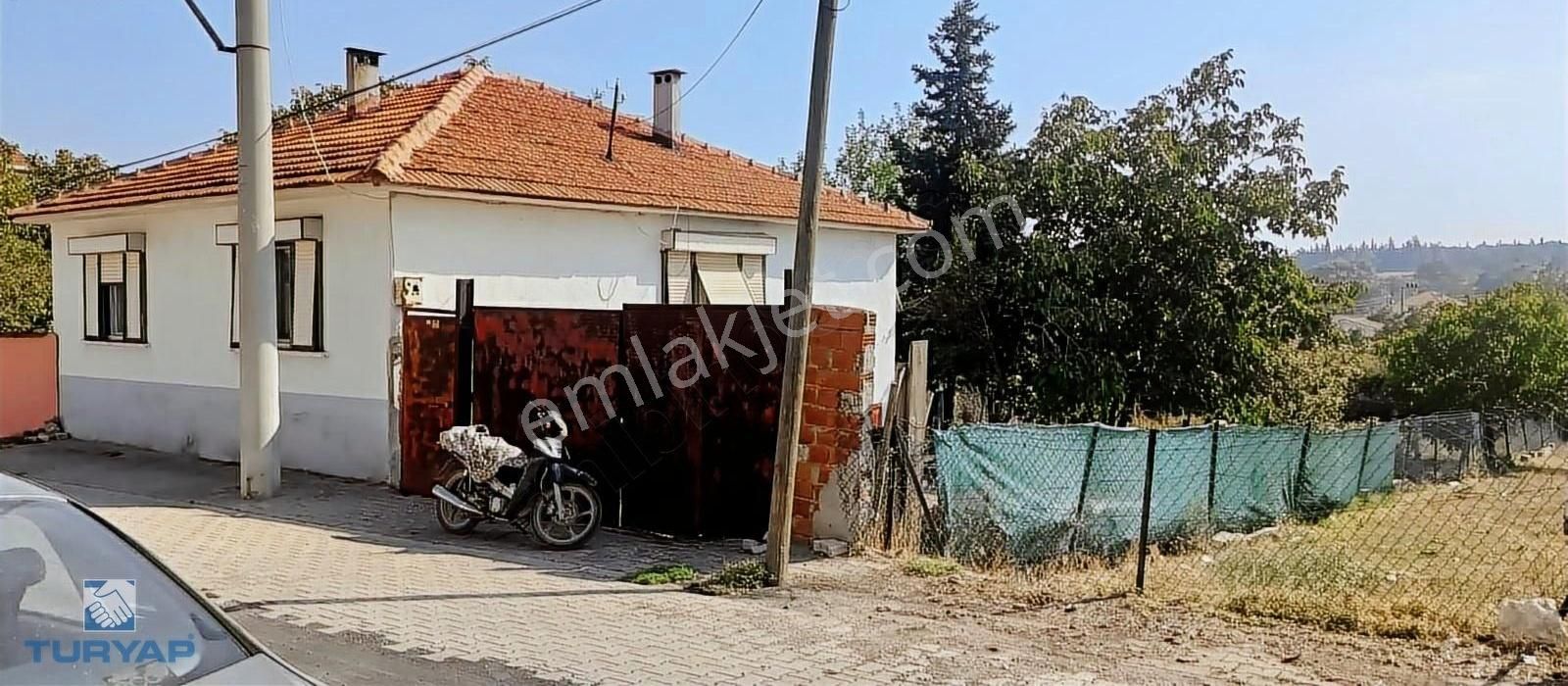 Biga Yeniçiftlik Köyü (Ece) Satılık Konut İmarlı Çanakkale Biga Yeniçiftlik Köyü Satılık 671m2 Köy Evi Ve Arsası