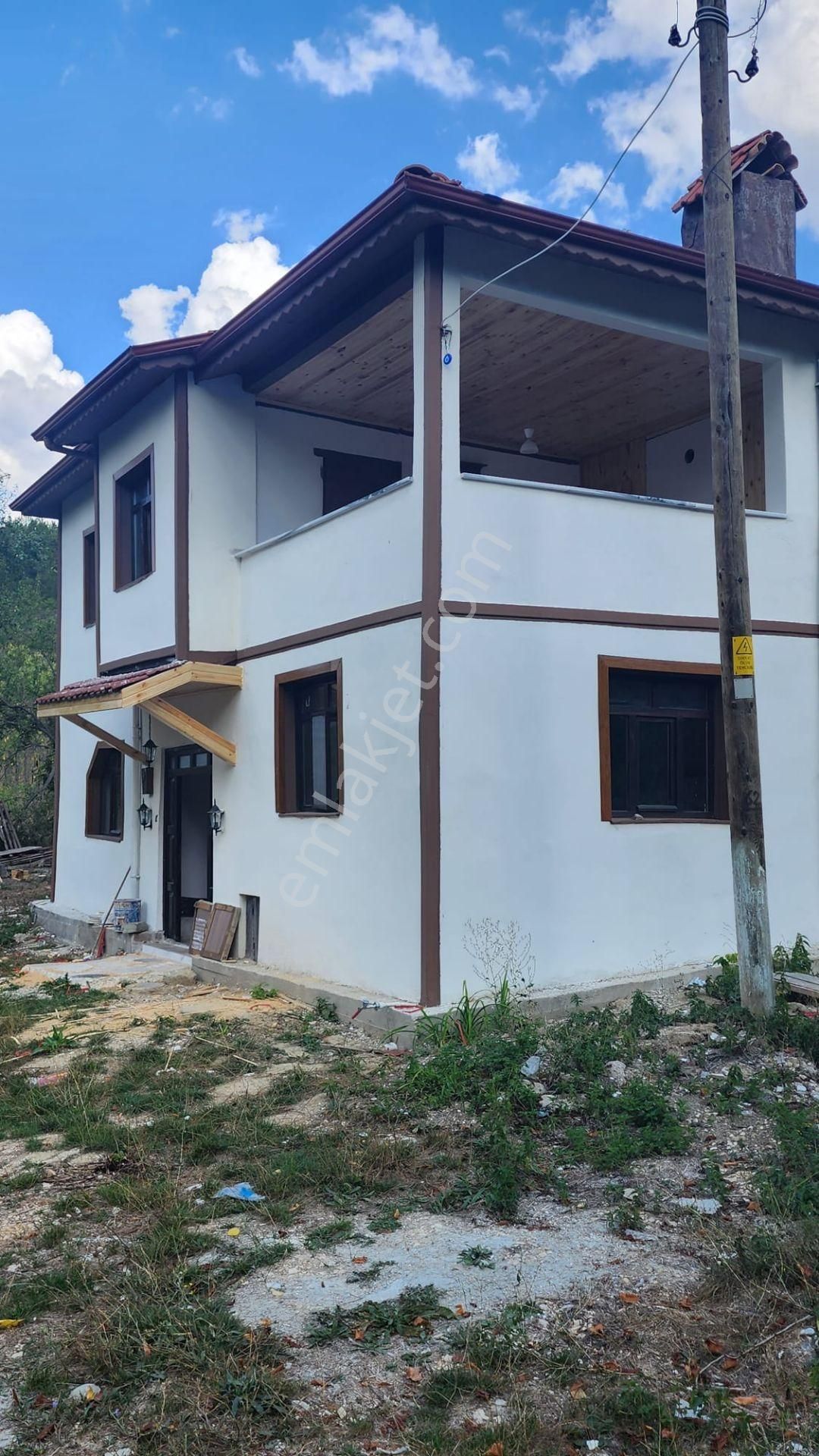 Mudurnu Hüsamettindere Köyü (Merkez) Satılık Villa  Bolu Mudurnu Hüsametindere Köyü 636 m2 Arsa 160 m2 2 katlı Konak Villa 5+1 