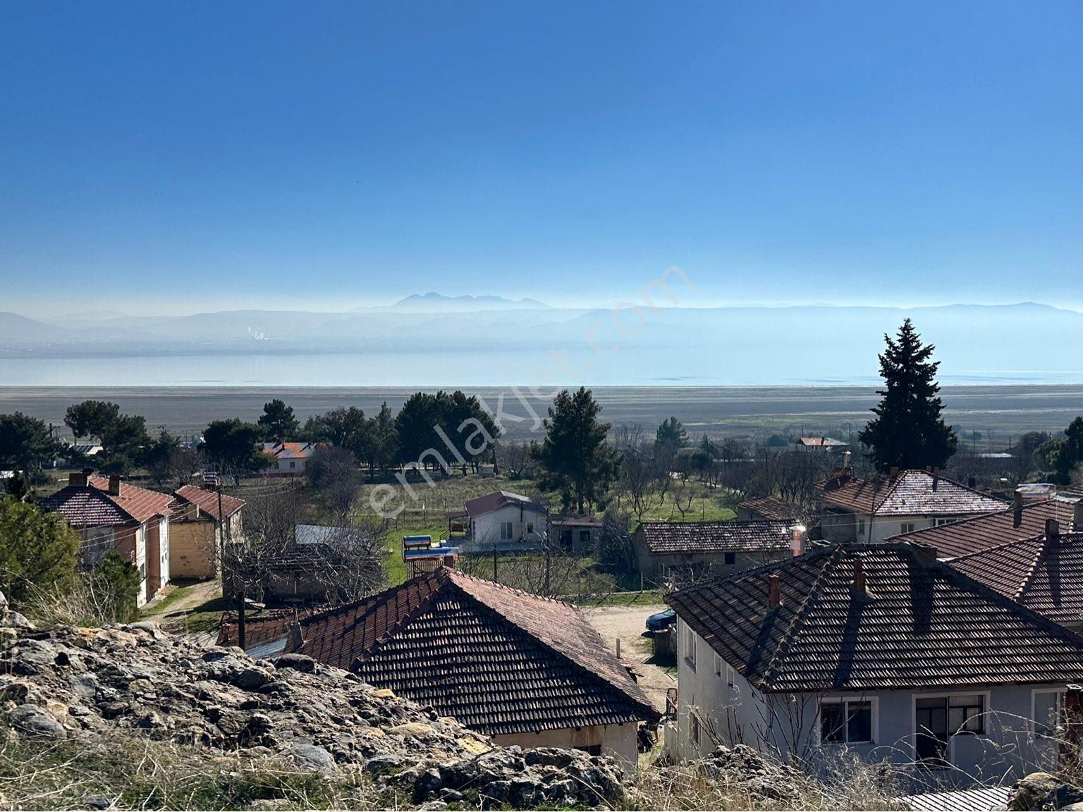 Keçiborlu Ardıçlı Köyü Satılık Villa İmarlı ARSA İMARLI GÖL MANZARALI