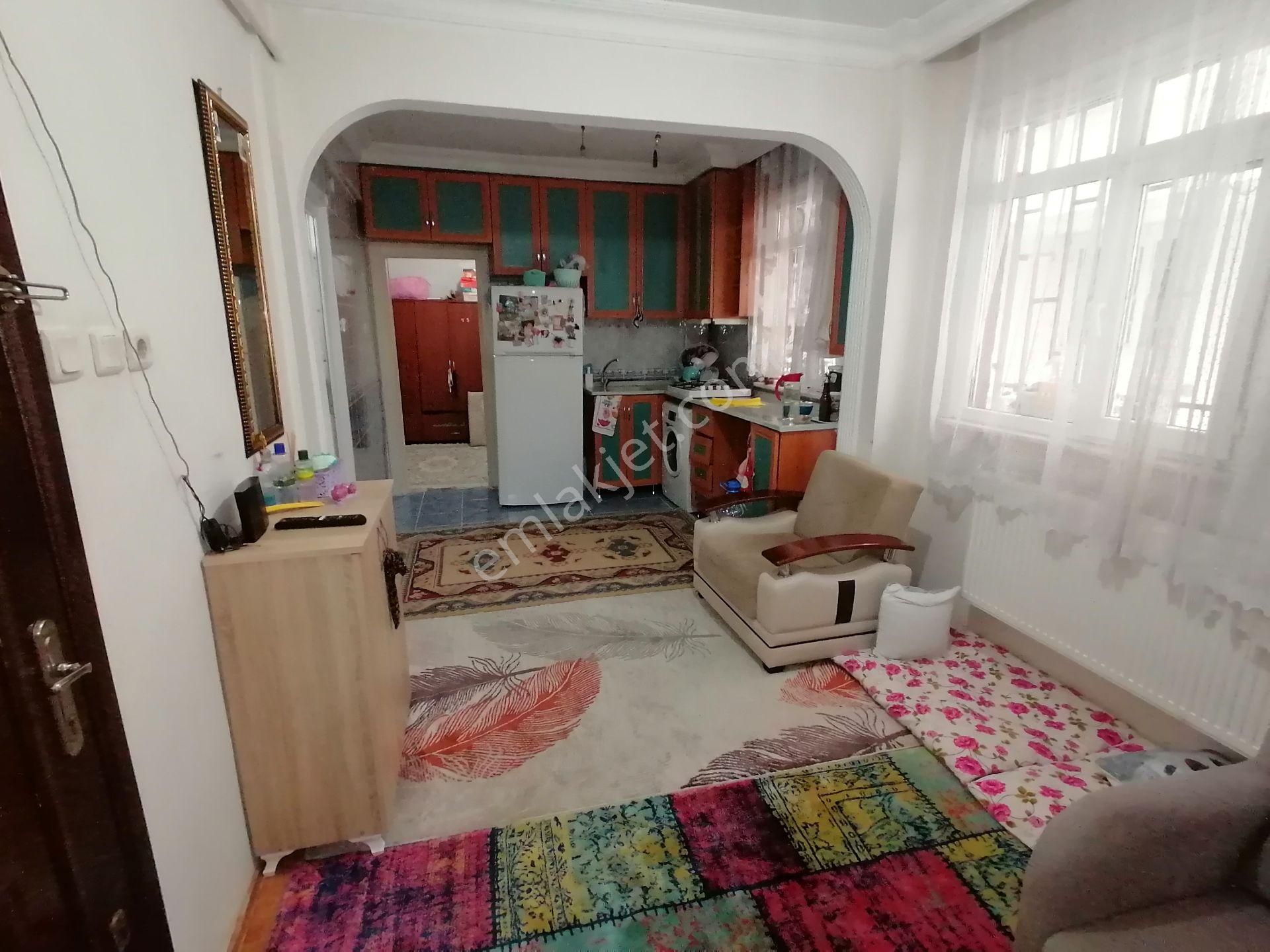 Bahçelievler Zafer Satılık Daire EFKA GAYRİMENKULDEN MEVLANA CAMİSİNE YAKIN SATILIK 2+1 70 m2 DAİRE