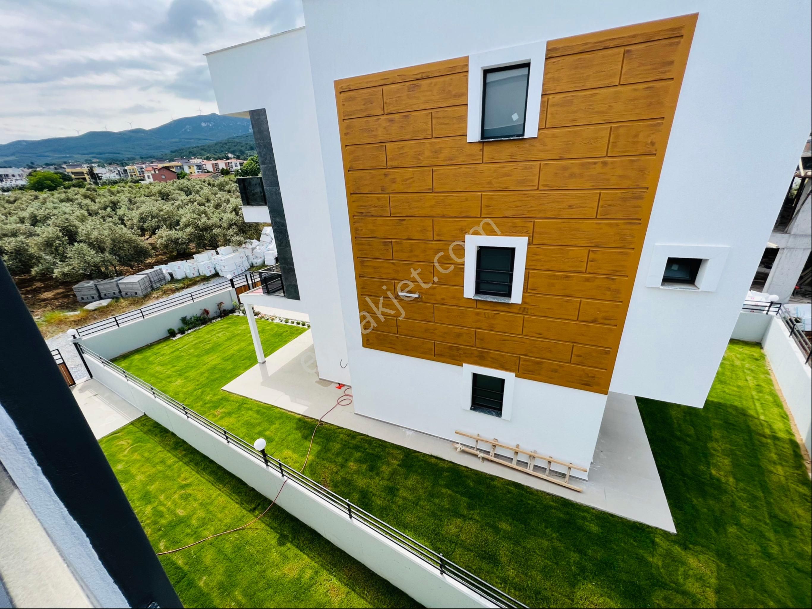 Aydın Kuşadası Satılık Villa Kuşadası Davutlar termal bölgede satılık 5 + 1 triplex villa