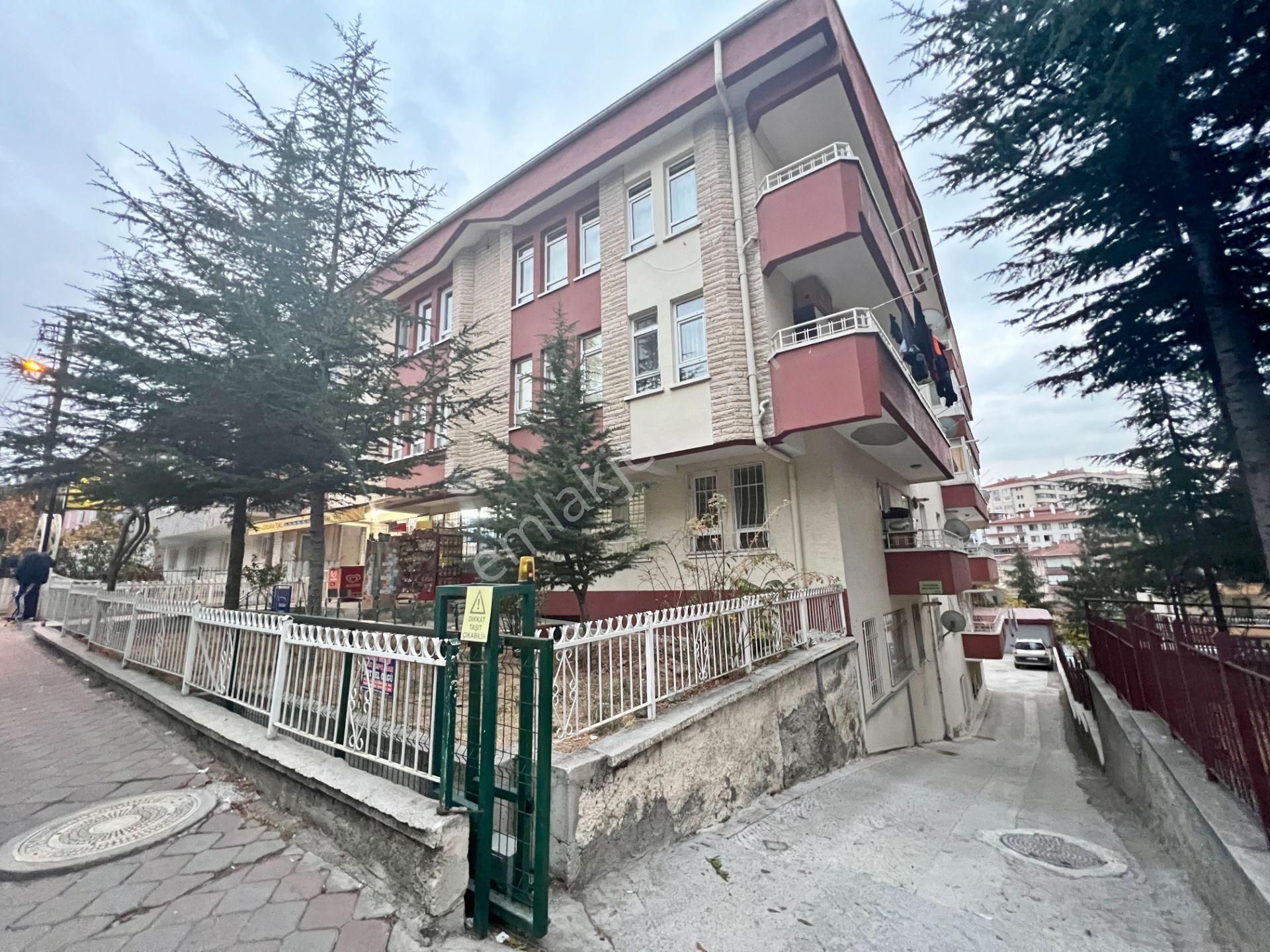 Keçiören Etlik Satılık Daire  ETLİK MAH. NİŞANTAŞI PAZARI DİBİNDE ARA KAT 3+1 YAPILI MASRAFSIZ BALKONLU SATILIK DAİRE