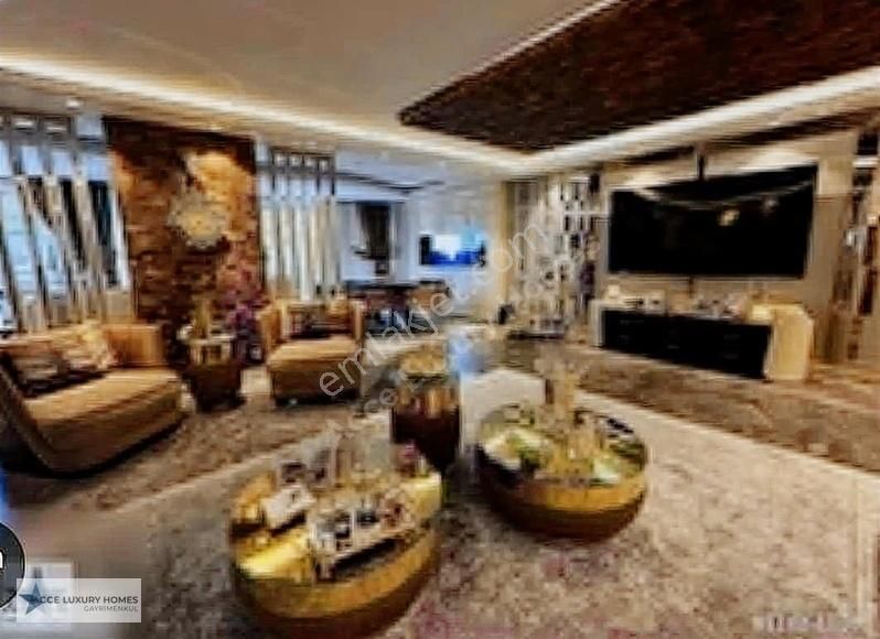 Beykoz Acarlar Satılık Villa ACARKENT'TE tamamen yenilenmiş Full eşyalı B tipi villa