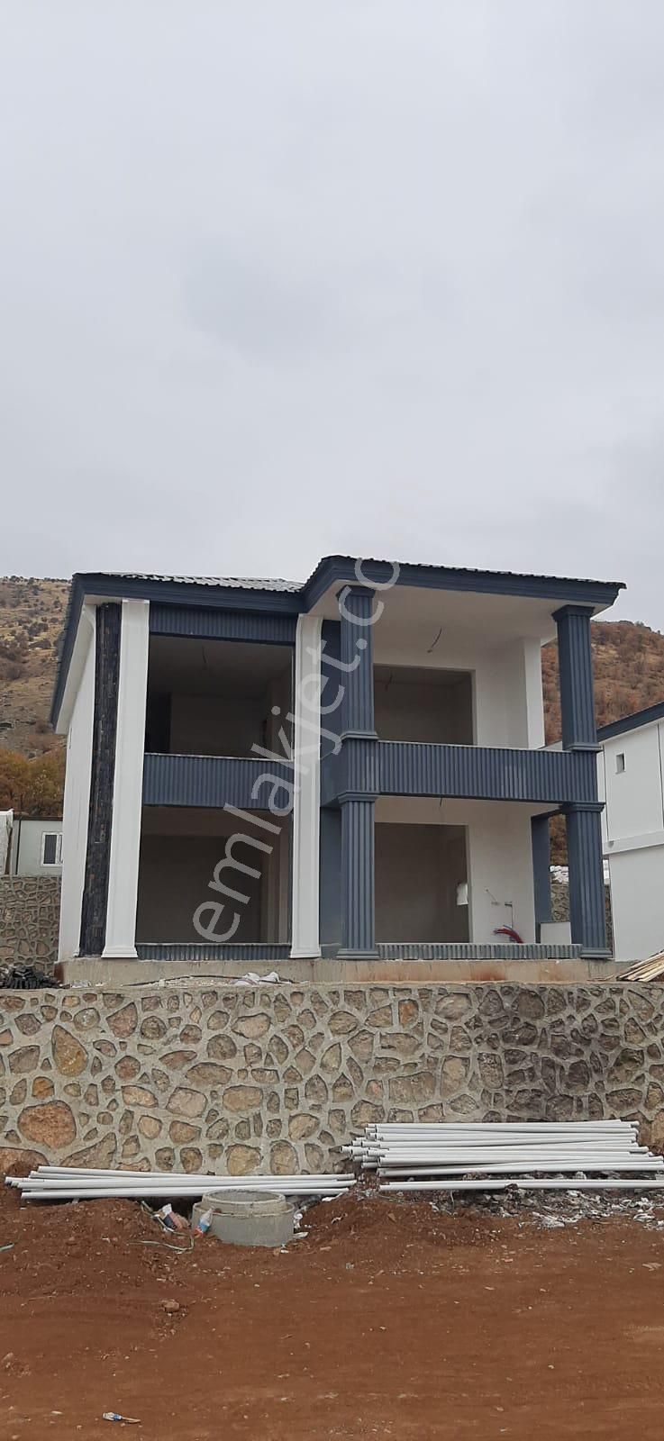 Elazığ Sivrice Satılık Villa  HAZAR GÖLÜ FIRAT ÜNİVERSİTESİ KAMPÜSÜ CİVARI SATILIK VİLLA