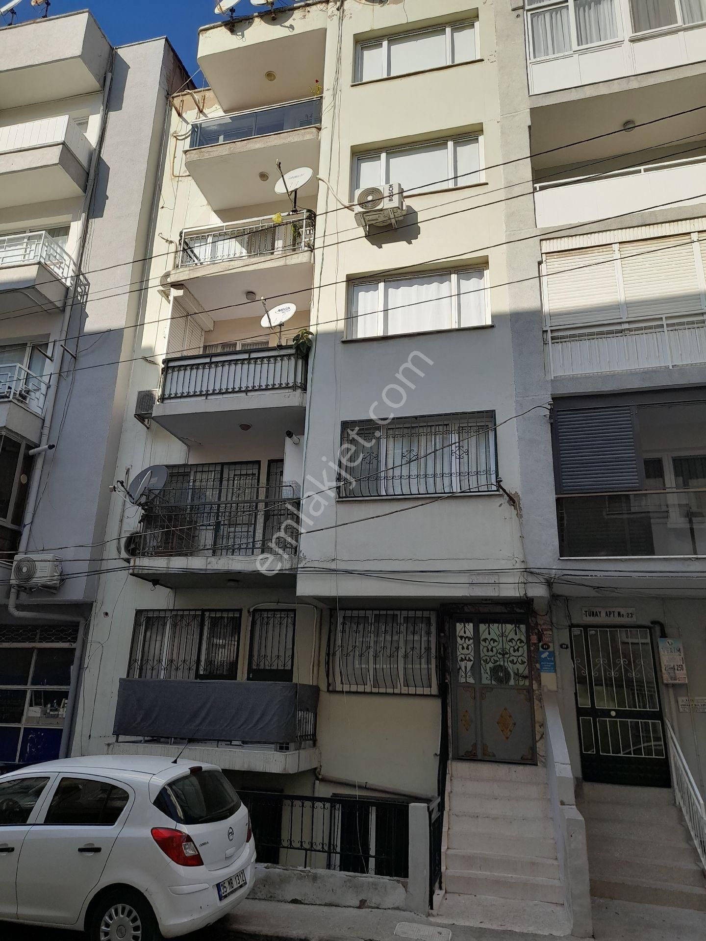 Konak Atilla Satılık Daire izmir konak Atila mah de 3+1,120 m2 civarında AAcil1990 000 tl 